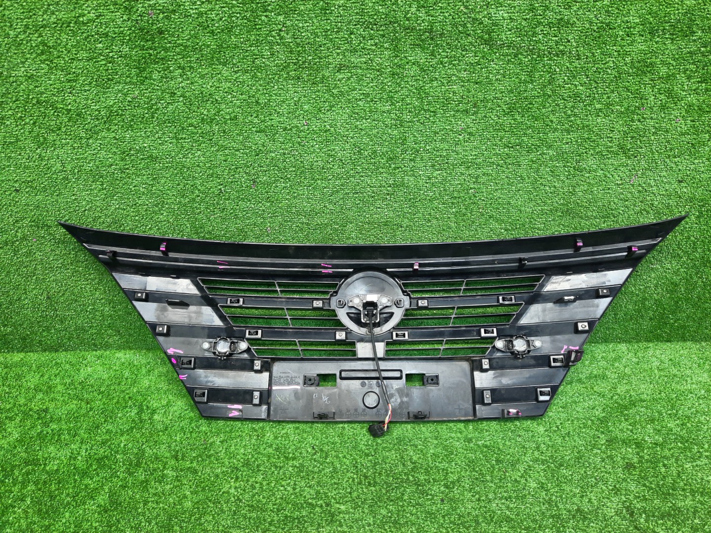 Решетка радиатора NISSAN NOTE E13 62310-6XV0A 5 ракурс
