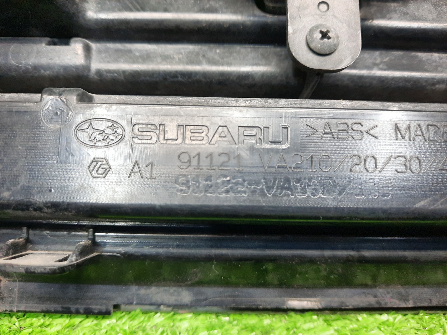 Решетка радиатора SUBARU LEVORG VM4, VMG 91121-VA210 5 ракурс