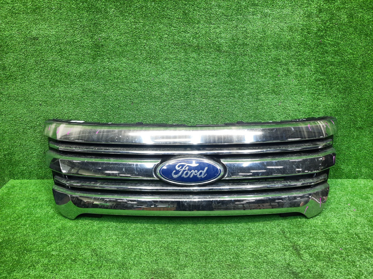 Решетка радиатора FORD EXPLORER U502 BB53-8200 1 ракурс Решетка радиатора FORD EXPLORER U502 BB53-8200 1 ракурс