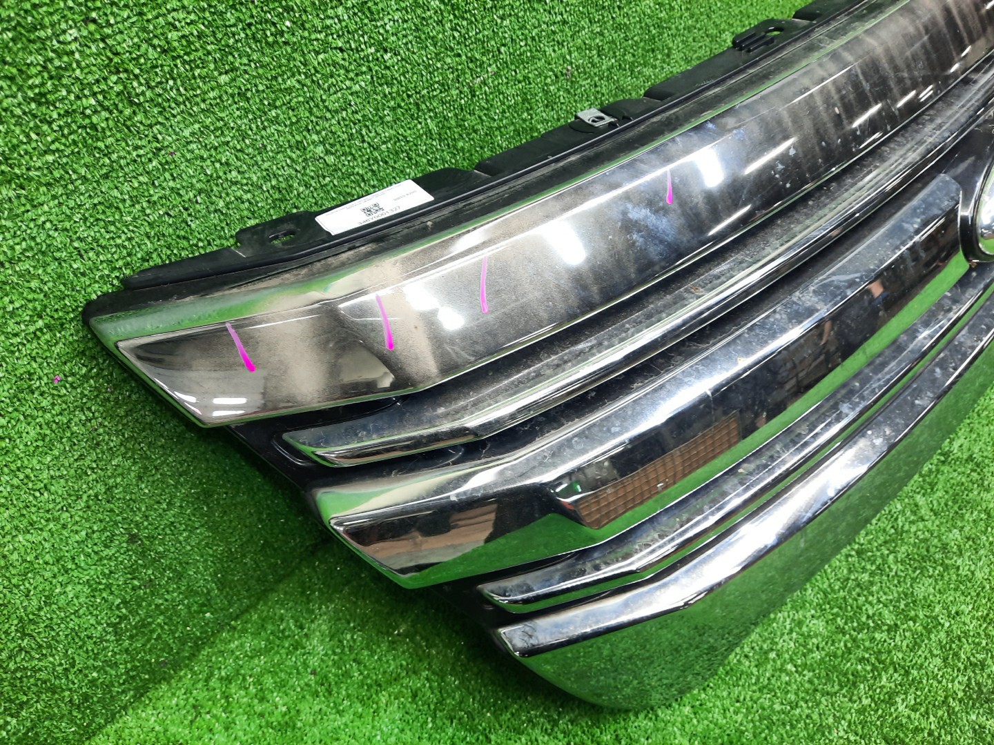 Решетка радиатора FORD EXPLORER U502 BB53-8200 3 ракурс Решетка радиатора FORD EXPLORER U502 BB53-8200 3 ракурс