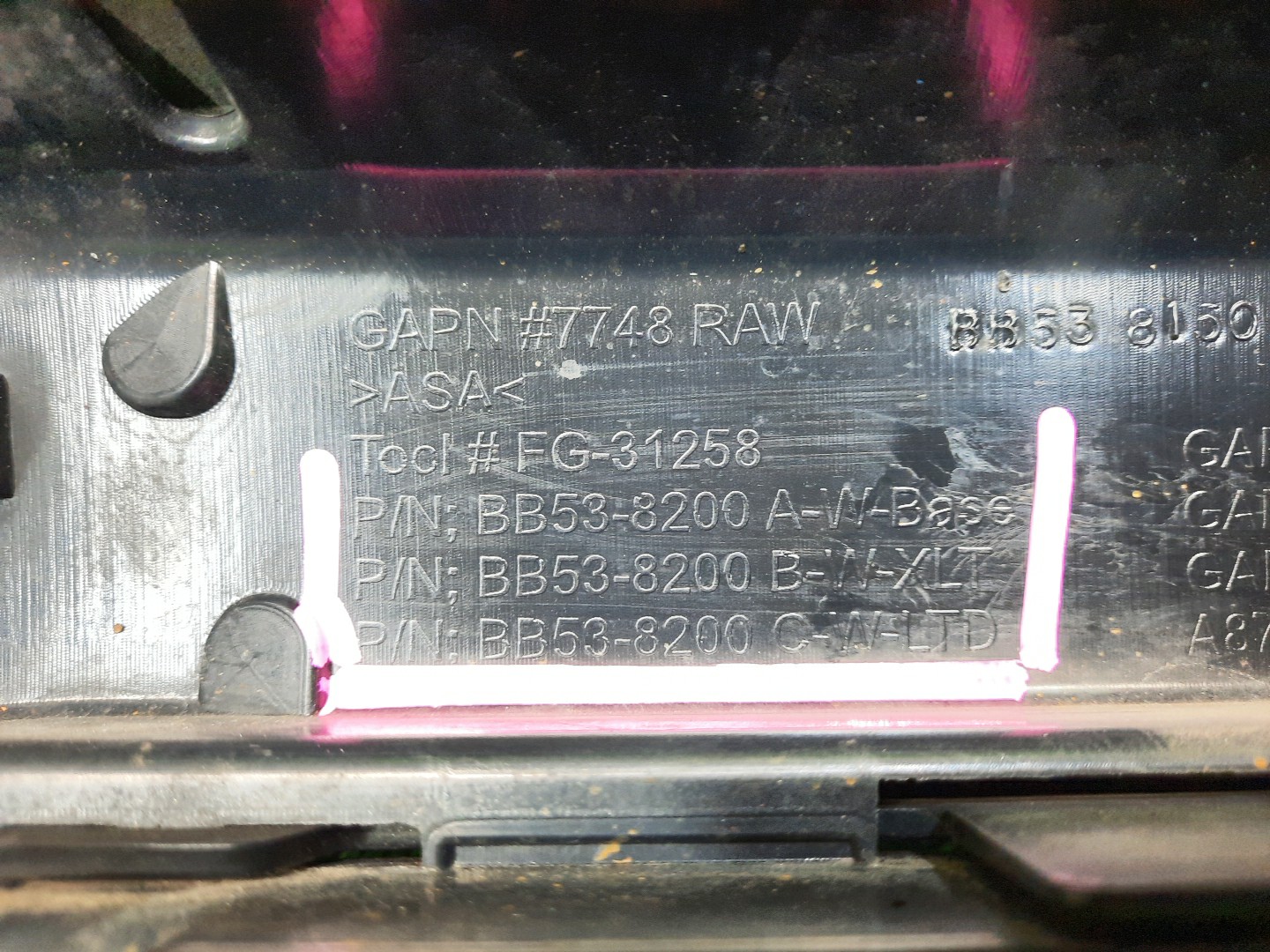 Решетка радиатора FORD EXPLORER U502 BB53-8200 5 ракурс