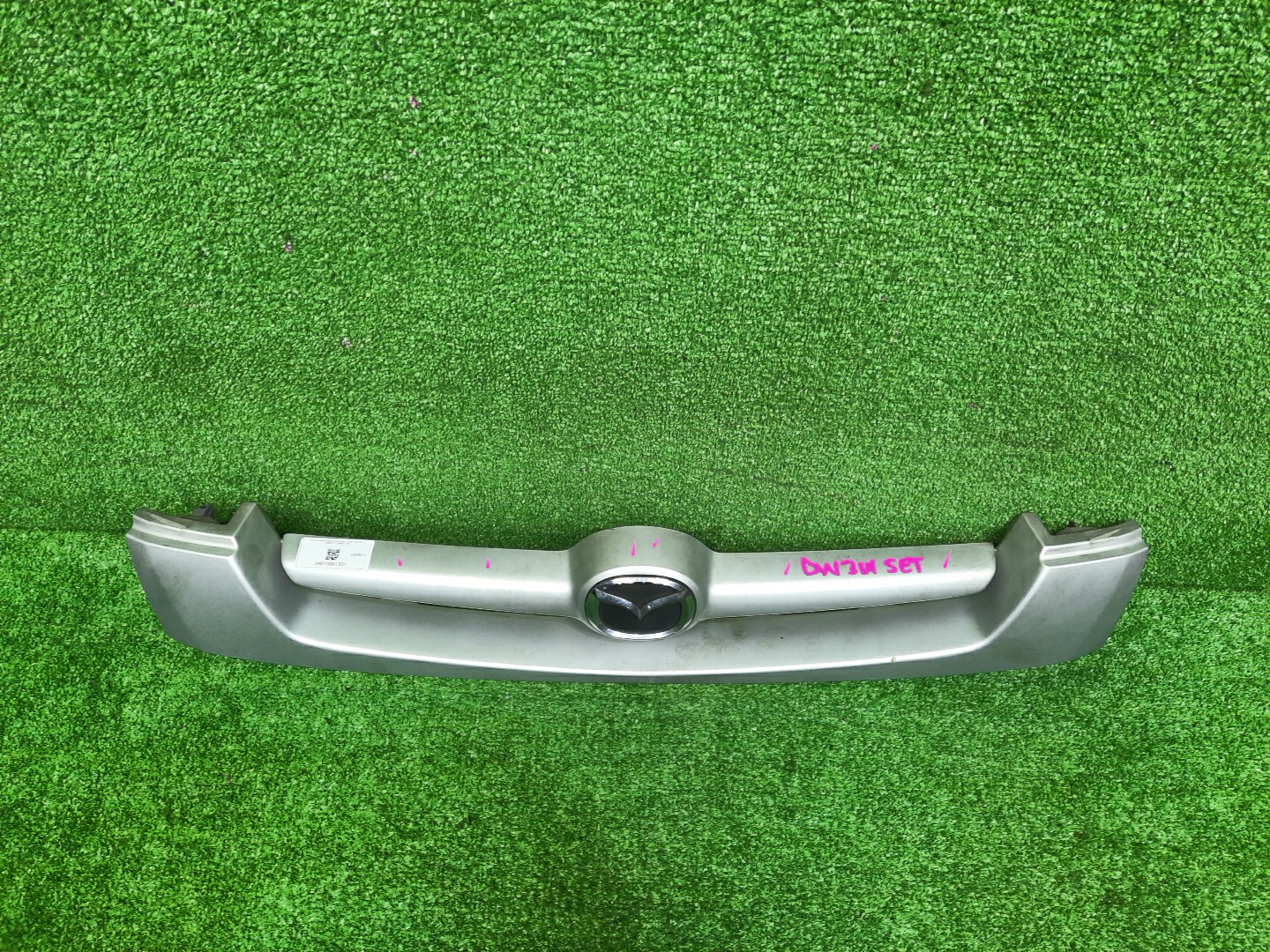 Решетка радиатора MAZDA DEMIO DW3W, DW5W D202B712 2 ракурс