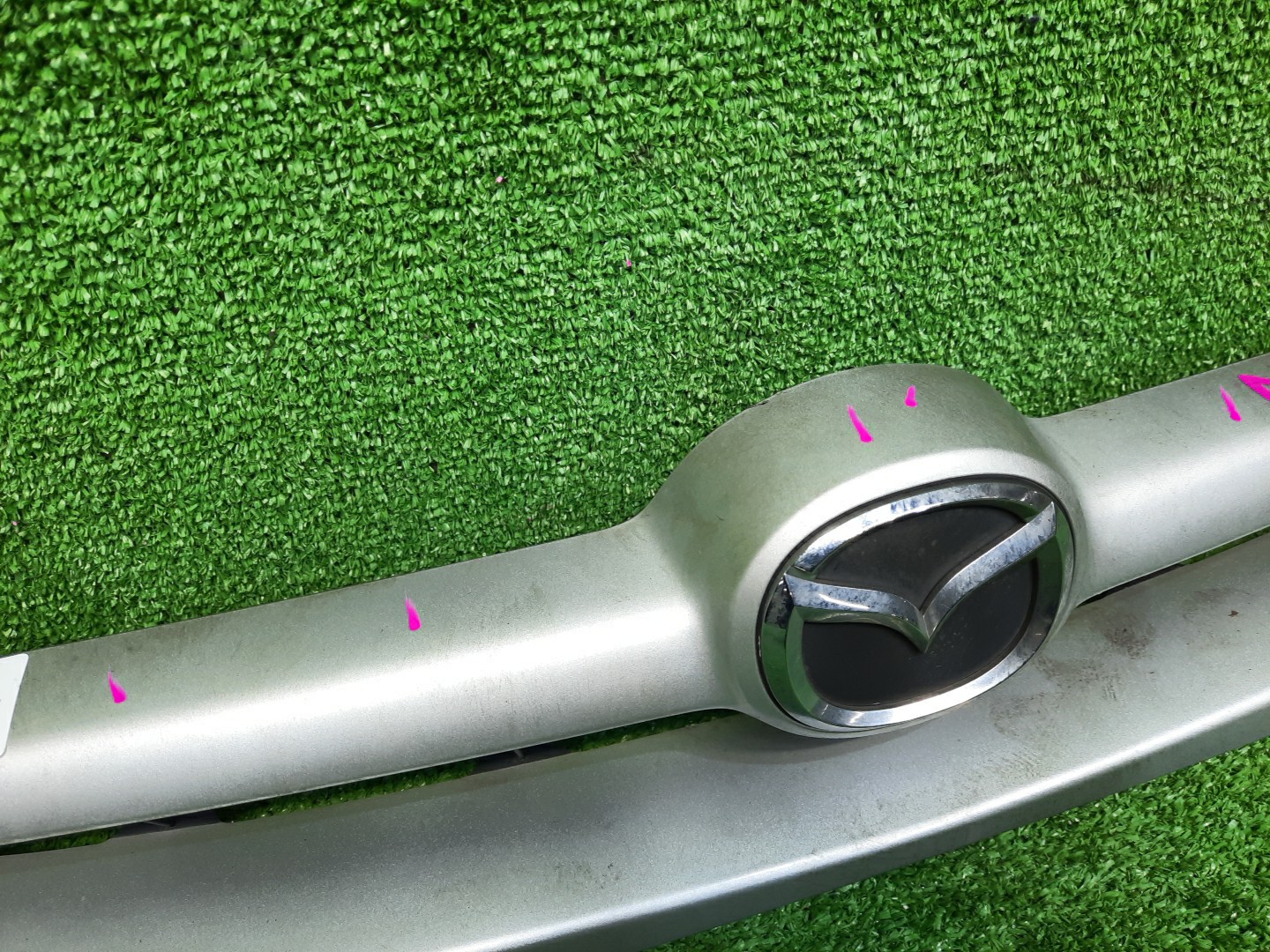 Решетка радиатора MAZDA DEMIO DW3W, DW5W D202B712 3 ракурс