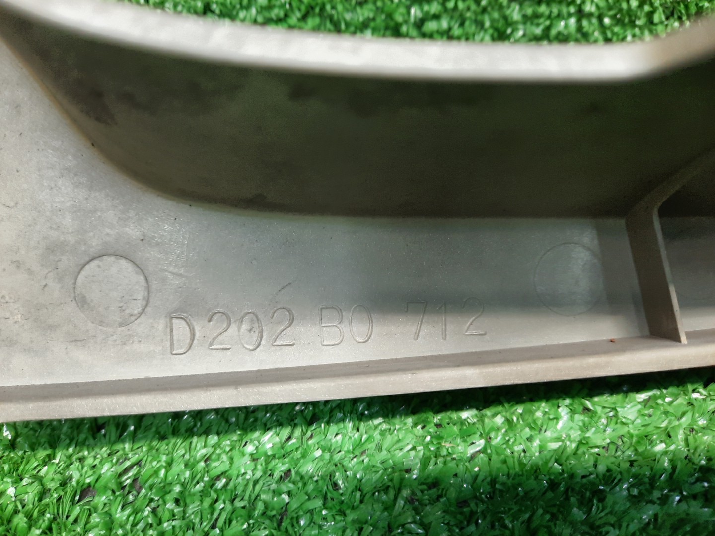 Решетка радиатора MAZDA DEMIO DW3W, DW5W D202B712 5 ракурс
