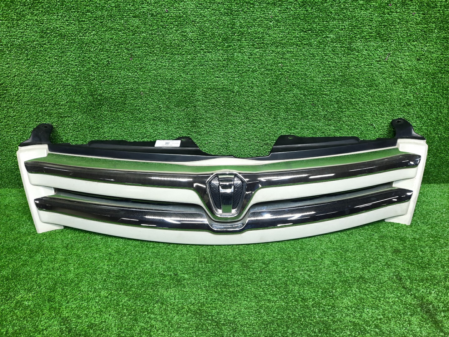 Решетка радиатора TOYOTA IST NCP60, NCP65, NCP61 53111-52190 1 ракурс