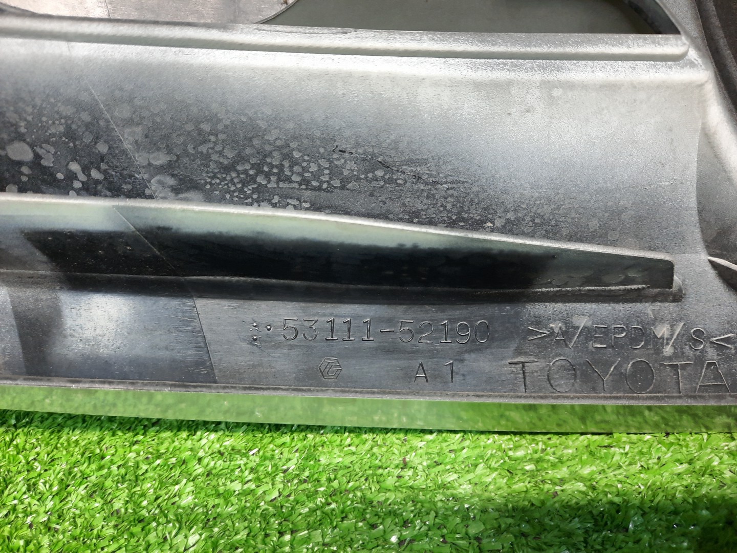 Решетка радиатора TOYOTA IST NCP60, NCP65, NCP61 53111-52190 4 ракурс