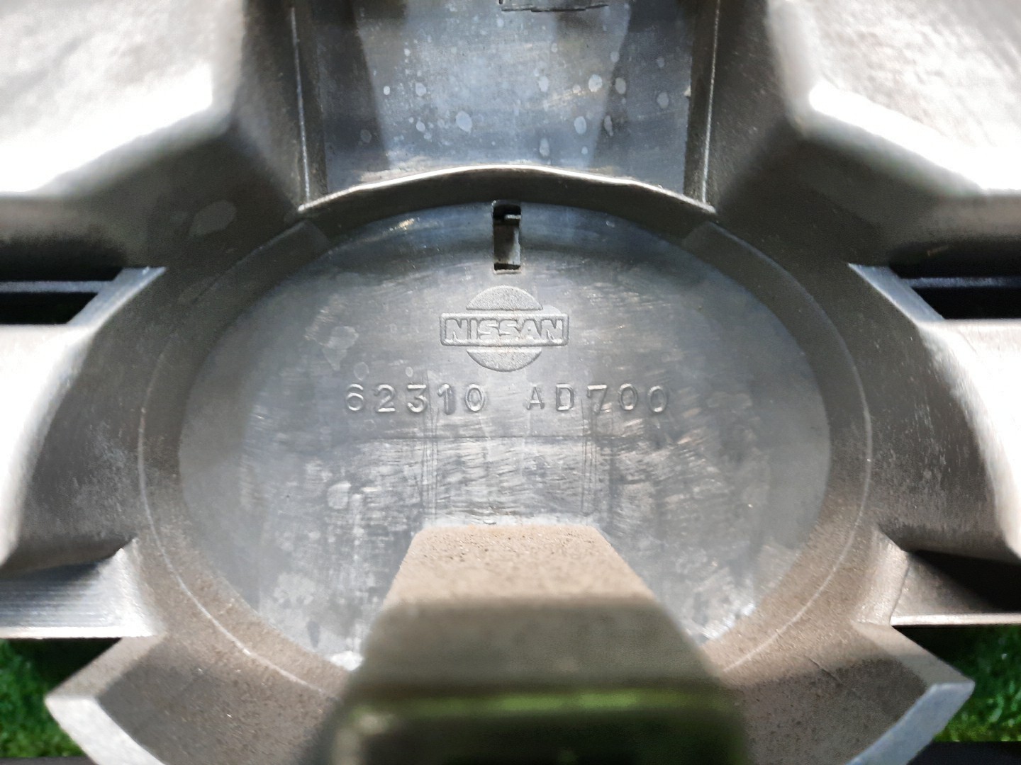 Решетка радиатора NISSAN BASSARA JU30, JNU30, JTU30, JTNU30, JVNU30, JVU30, JHU30 52310-AD700 4 ракурс