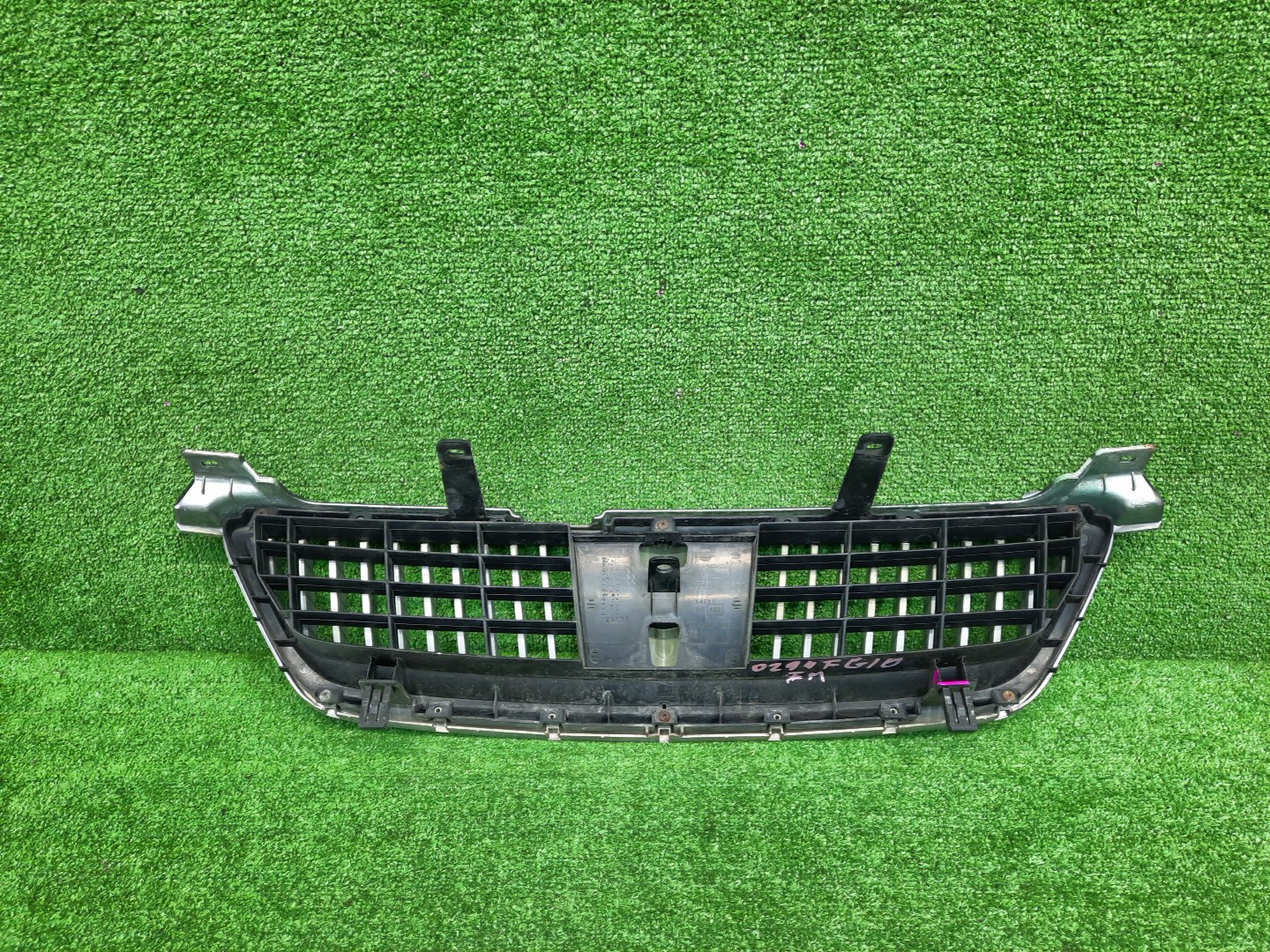 Решетка радиатора NISSAN BLUEBIRD SYLPHY G10, QG10, FG10, TG10, QNG10 62310-8M400 4 ракурс