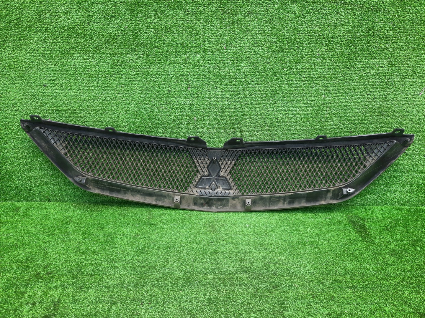 Решетка радиатора MITSUBISHI GRANDIS NA4W 6402A-067ZZ 3 ракурс