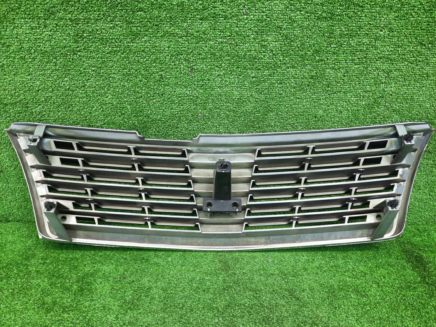 Решетка радиатора NISSAN LIBERTY RM12 62310-1A284 2 ракурс