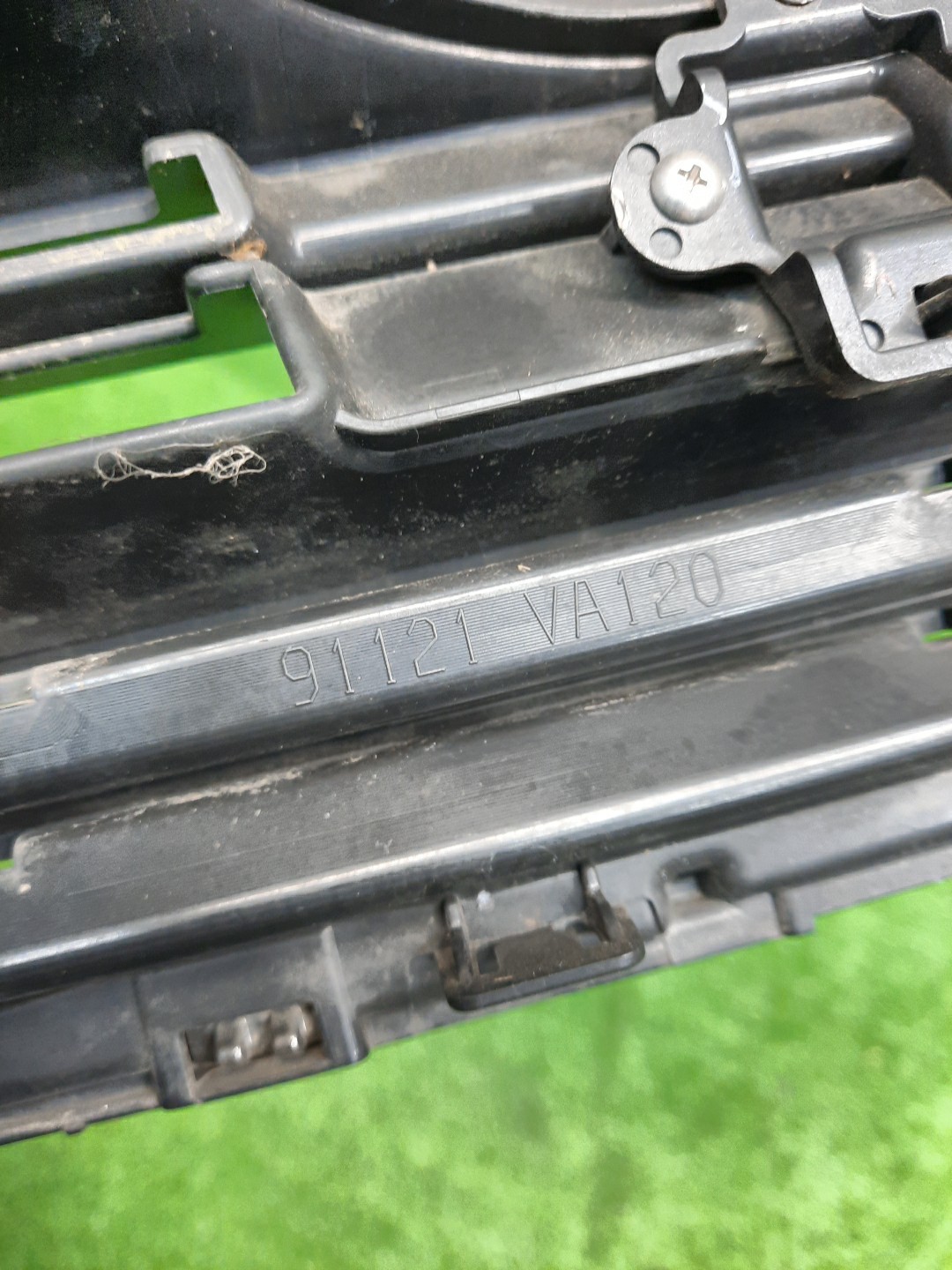 Решетка радиатора SUBARU LEVORG VM4, VMG 91121VA120 4 ракурс