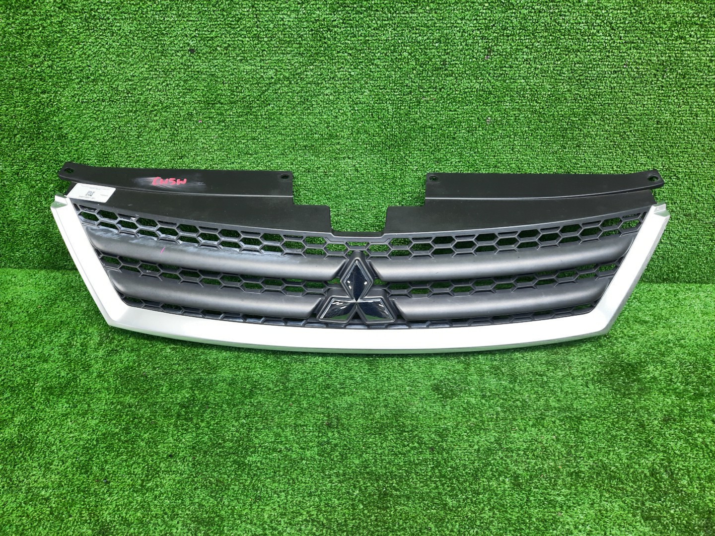 Решетка радиатора MITSUBISHI OUTLANDER CW4W, CW6W, CW5W 7450A035 1 ракурс