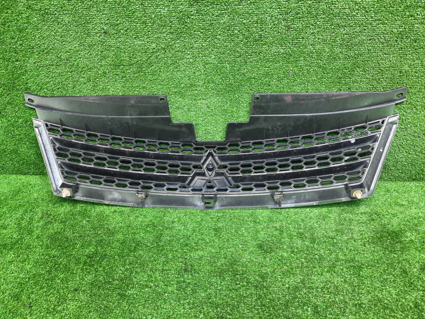 Решетка радиатора MITSUBISHI OUTLANDER CW4W, CW6W, CW5W 7450A035 2 ракурс