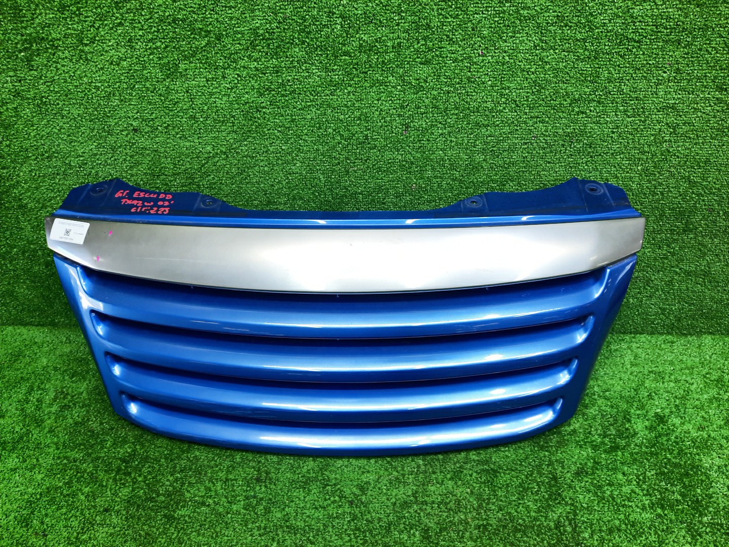 Решетка радиатора SUZUKI ESCUDO, GRAND ESCUDO TJ52W, TX92W, TA52W, TL52W, TD52W 72111-59MS0 1 ракурс Решетка радиатора SUZUKI ESCUDO, GRAND ESCUDO TJ52W, TX92W, TA52W, TL52W, TD52W 72111-59MS0 1 ракурс