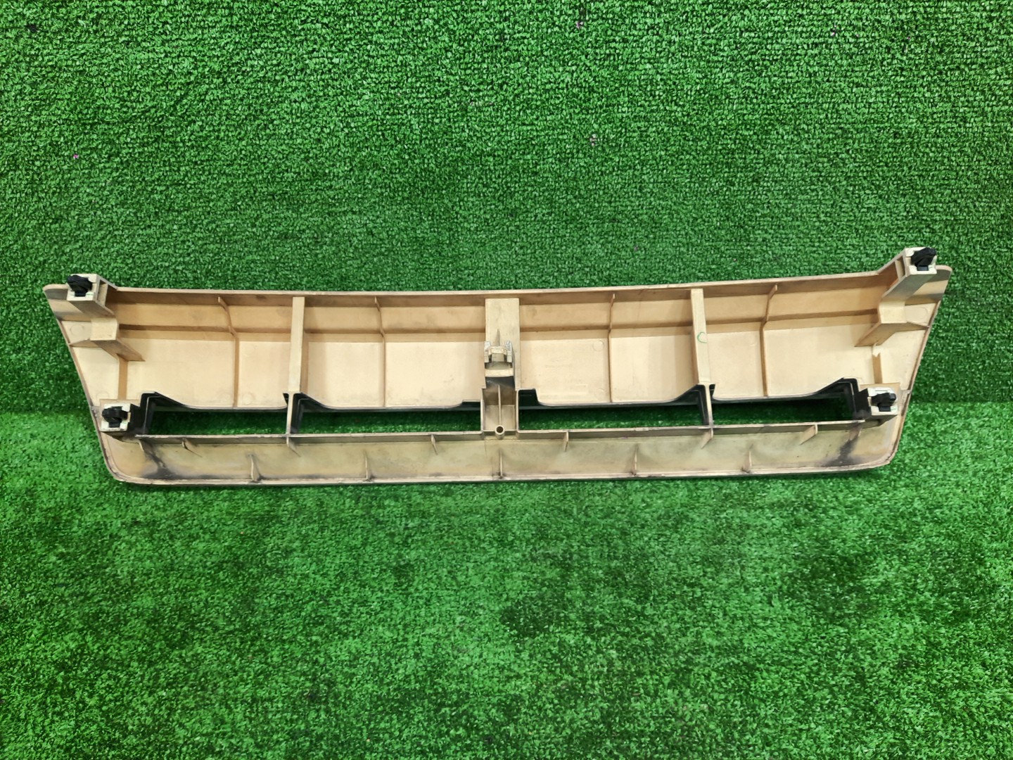 Решетка радиатора NISSAN CUBE Z10 62310-2U764 2 ракурс