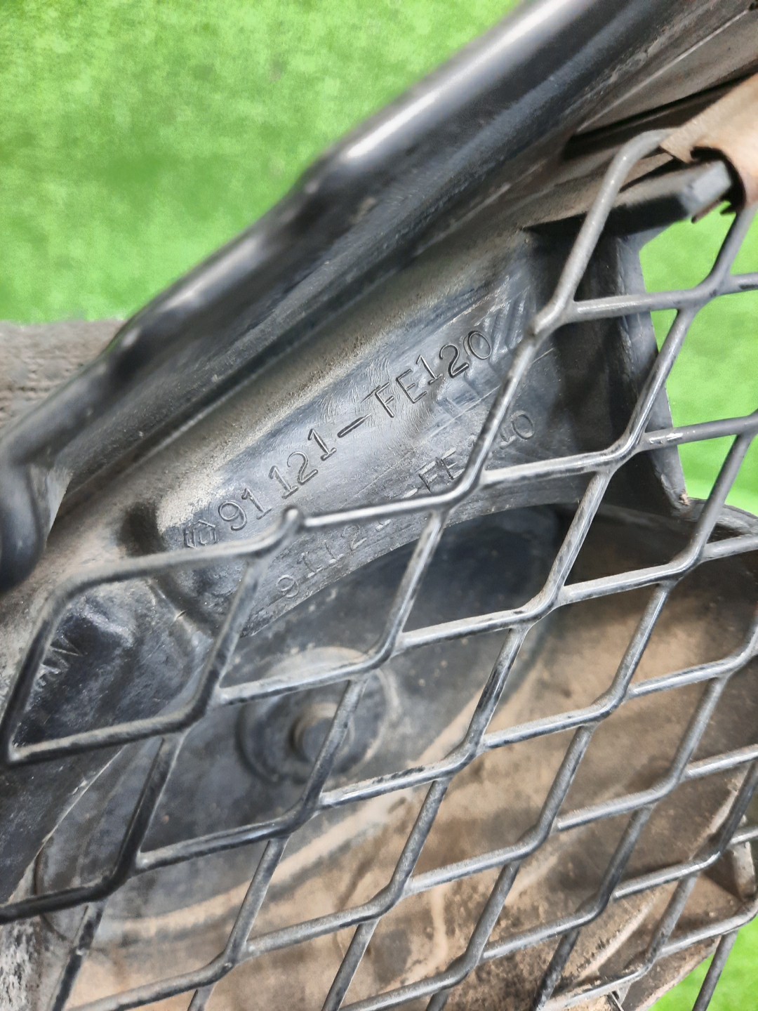 Решетка радиатора SUBARU LEGACY BH9, BE5, BH5, BHE, BHC 91121FE120 4 ракурс