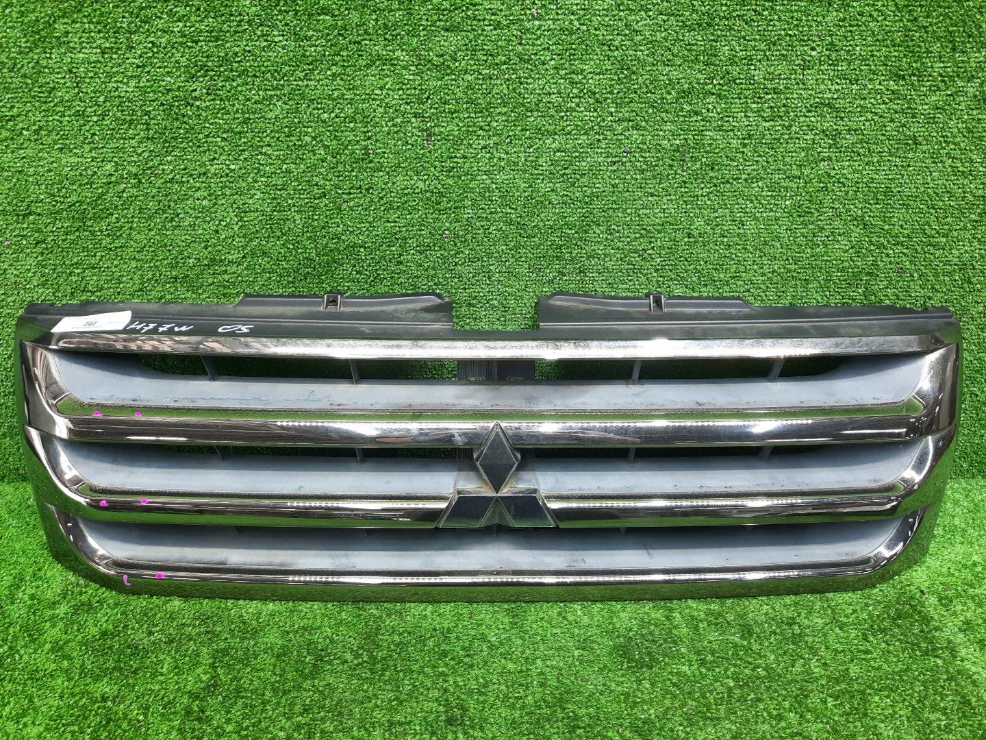 Решетка радиатора MITSUBISHI PAJERO IO H76W, H66W, H67W, H77W MR511943 1 ракурс Решетка радиатора MITSUBISHI PAJERO IO H76W, H66W, H67W, H77W MR511943 1 ракурс
