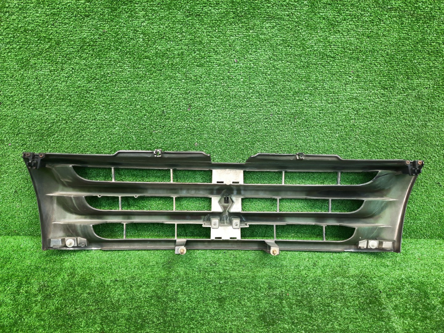 Решетка радиатора MITSUBISHI PAJERO IO H76W, H66W, H67W, H77W MR511943 3 ракурс Решетка радиатора MITSUBISHI PAJERO IO H76W, H66W, H67W, H77W MR511943 3 ракурс
