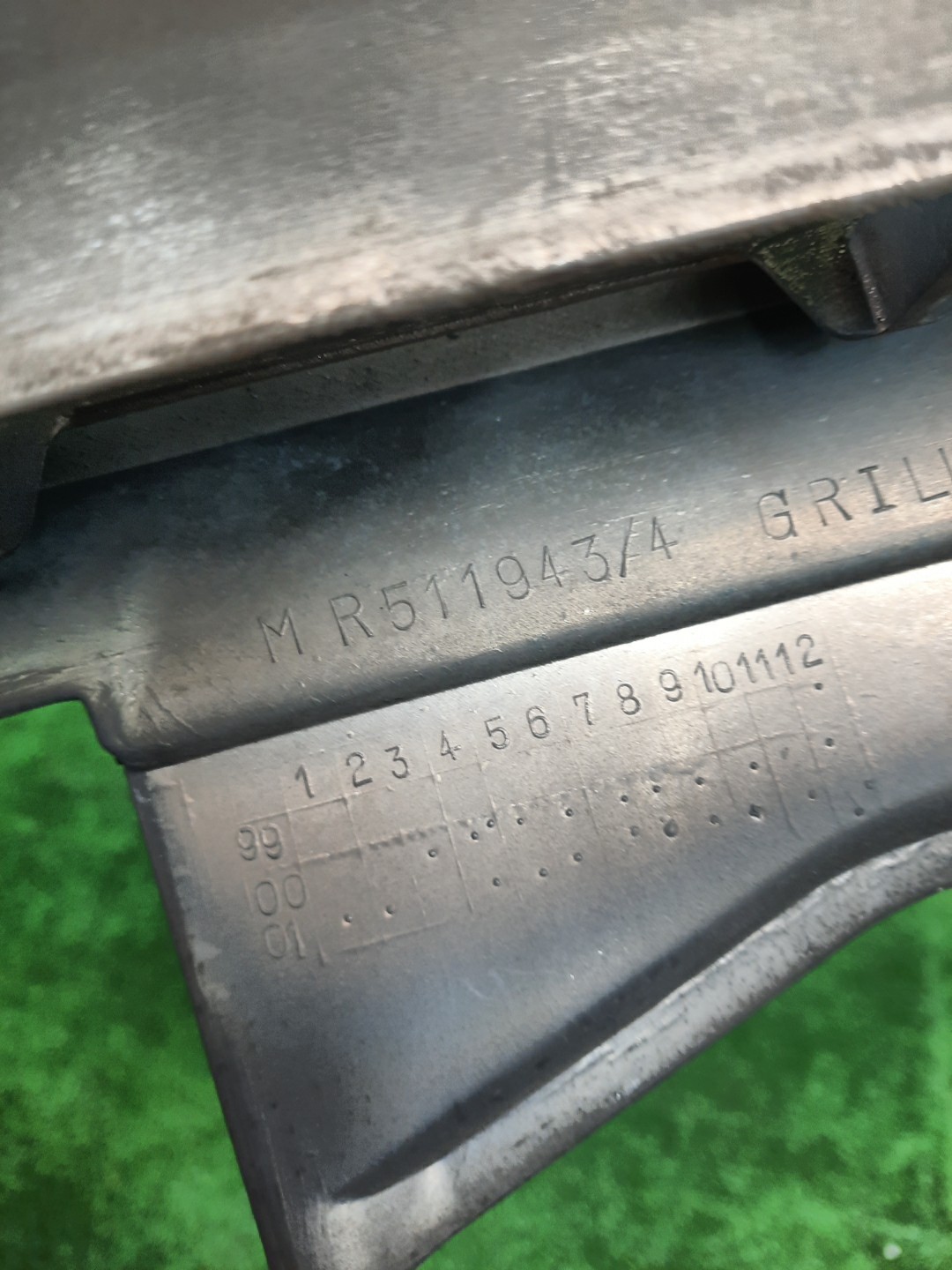 Решетка радиатора MITSUBISHI PAJERO IO H76W, H66W, H67W, H77W MR511943 4 ракурс
