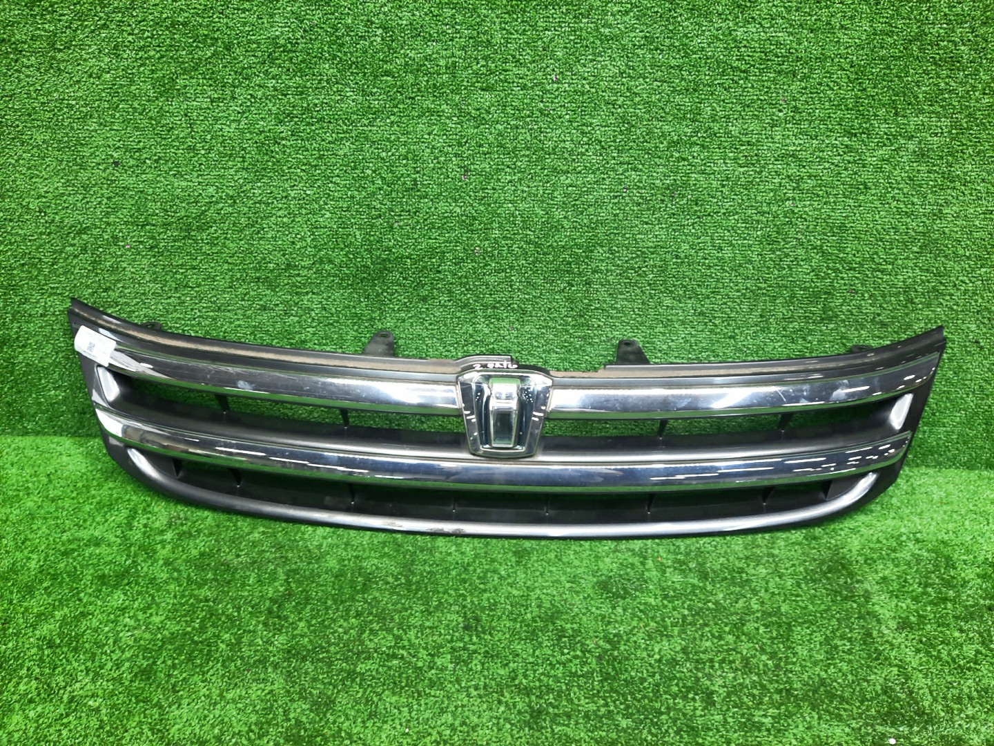 Решетка радиатора TOYOTA ISIS ZNM10, ZNM10W, ANM10, ANM10W, ANM15, ANM15W, ZGM10, ZGM10W, ZGM11, ZGM11W, ZGM15, ZGM15W, ANM10G, ZGM10G, ANM15G, ZNM10G, ZGM11G, ZGM15G 53101-44300 1 ракурс