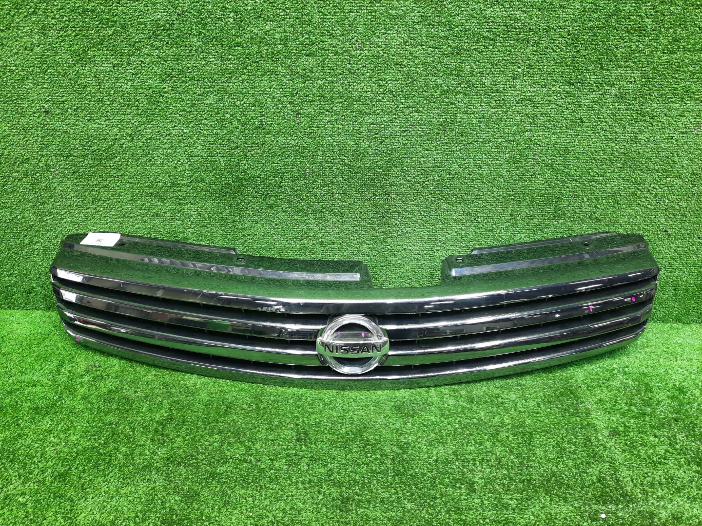 Решетка радиатора NISSAN SKYLINE V35 62070-AL500 1 ракурс
