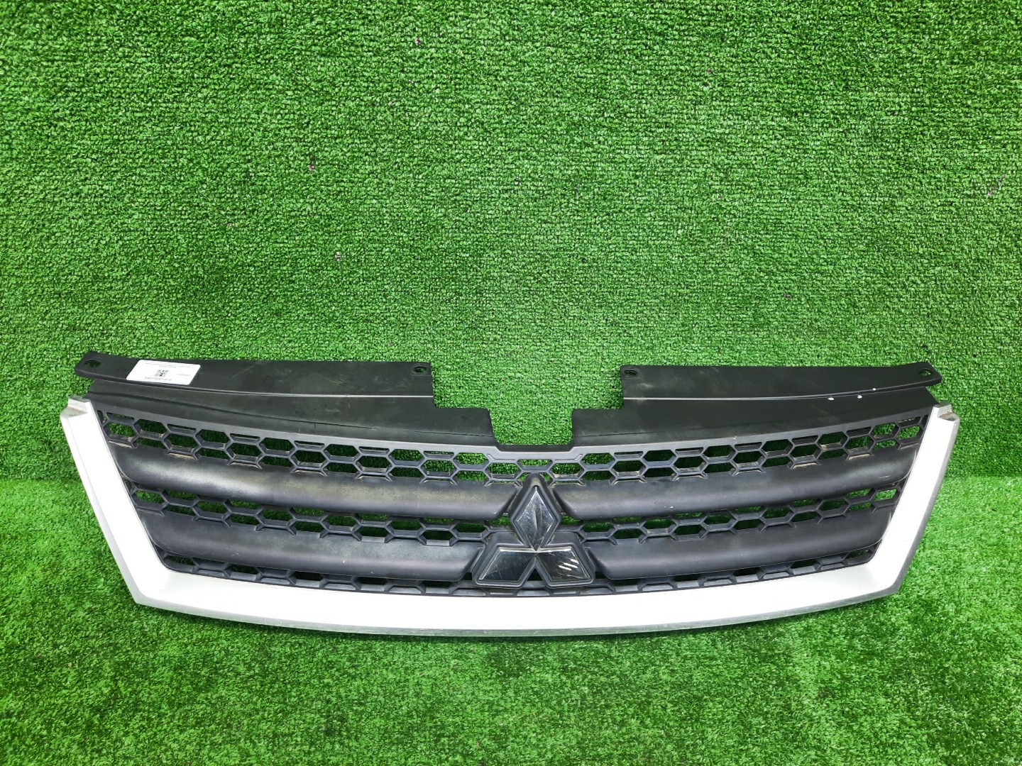 Решетка радиатора MITSUBISHI OUTLANDER CW4W, CW6W, CW5W 7450A035 1 ракурс