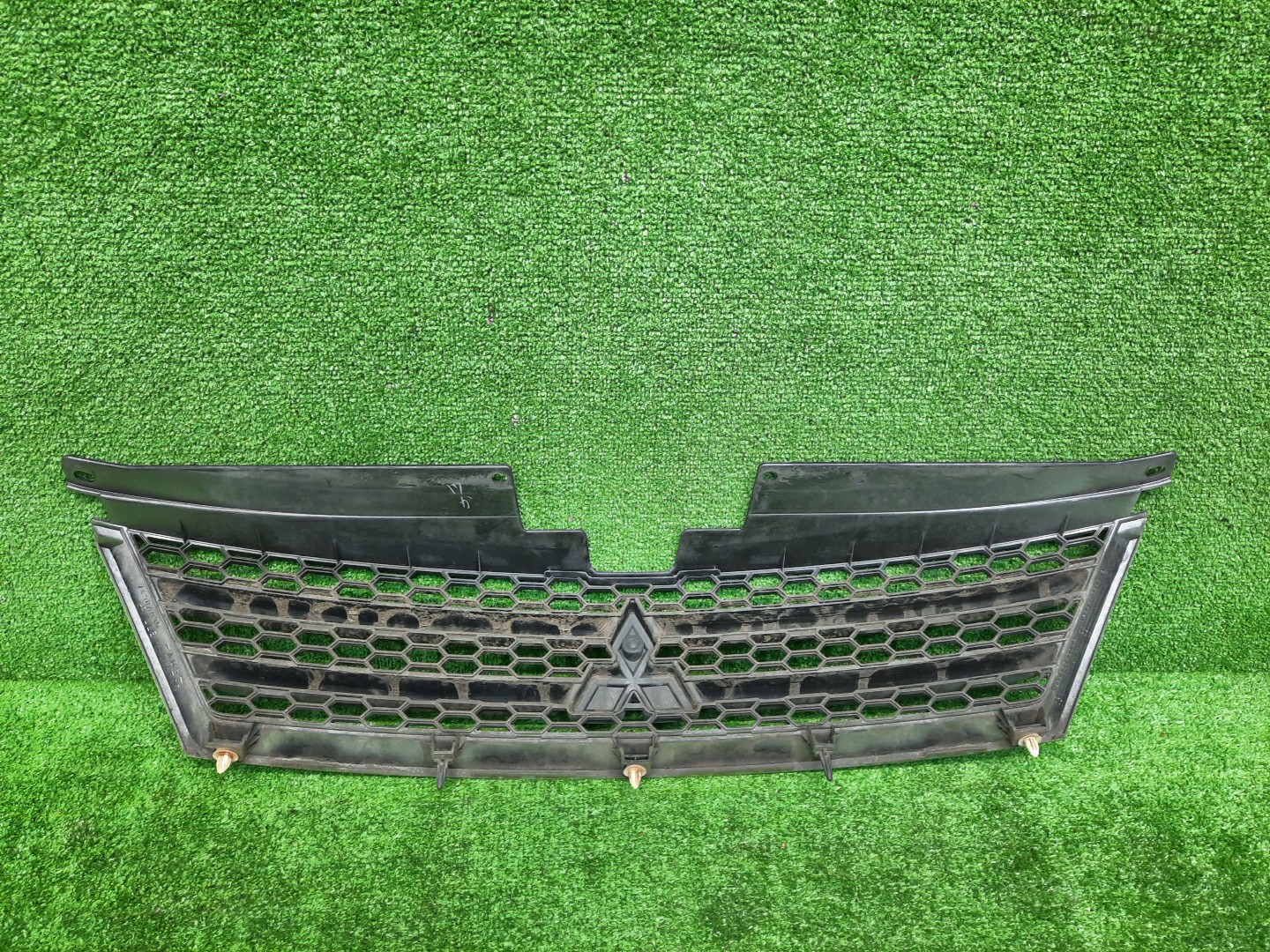 Решетка радиатора MITSUBISHI OUTLANDER CW4W, CW6W, CW5W 7450A035 2 ракурс