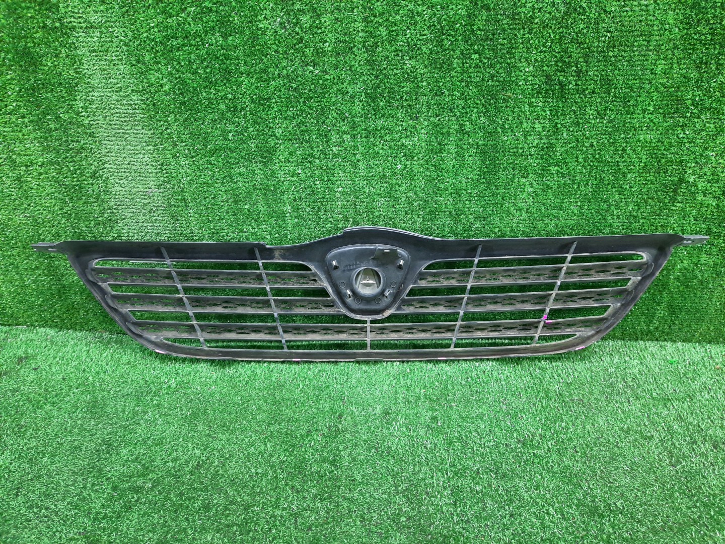 Решетка радиатора TOYOTA ALLEX, COROLLA RUNX ZZE124, NZE121, ZZE122, ZZE123, NZE124 53111-13220 2 ракурс