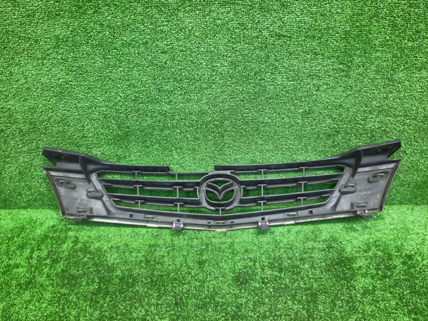 Решетка радиатора MAZDA DEMIO DW3W, DW5W D2675071 2 ракурс