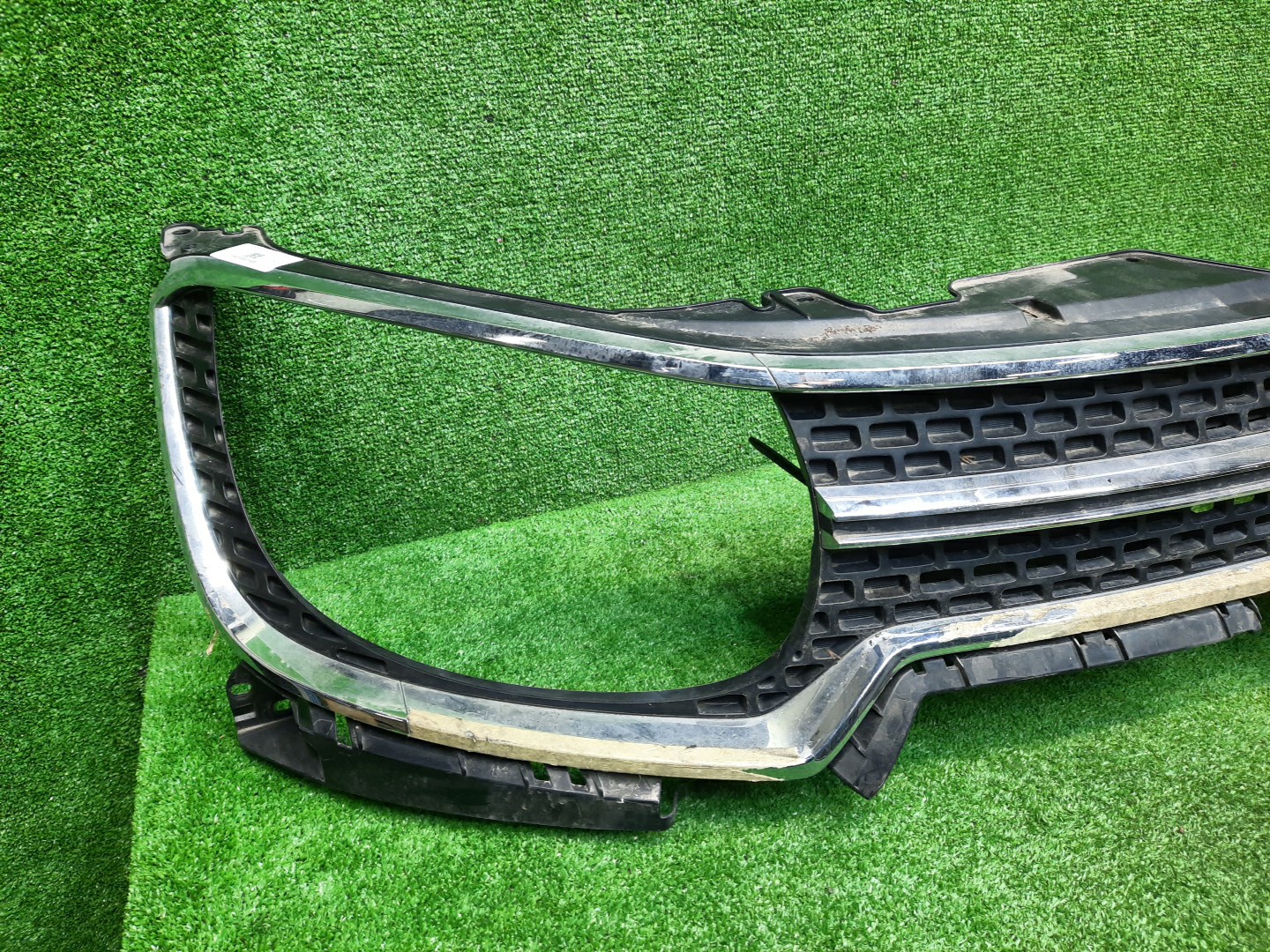 Решетка радиатора SUZUKI IGNIS FF21S 72111-62R13 2 ракурс