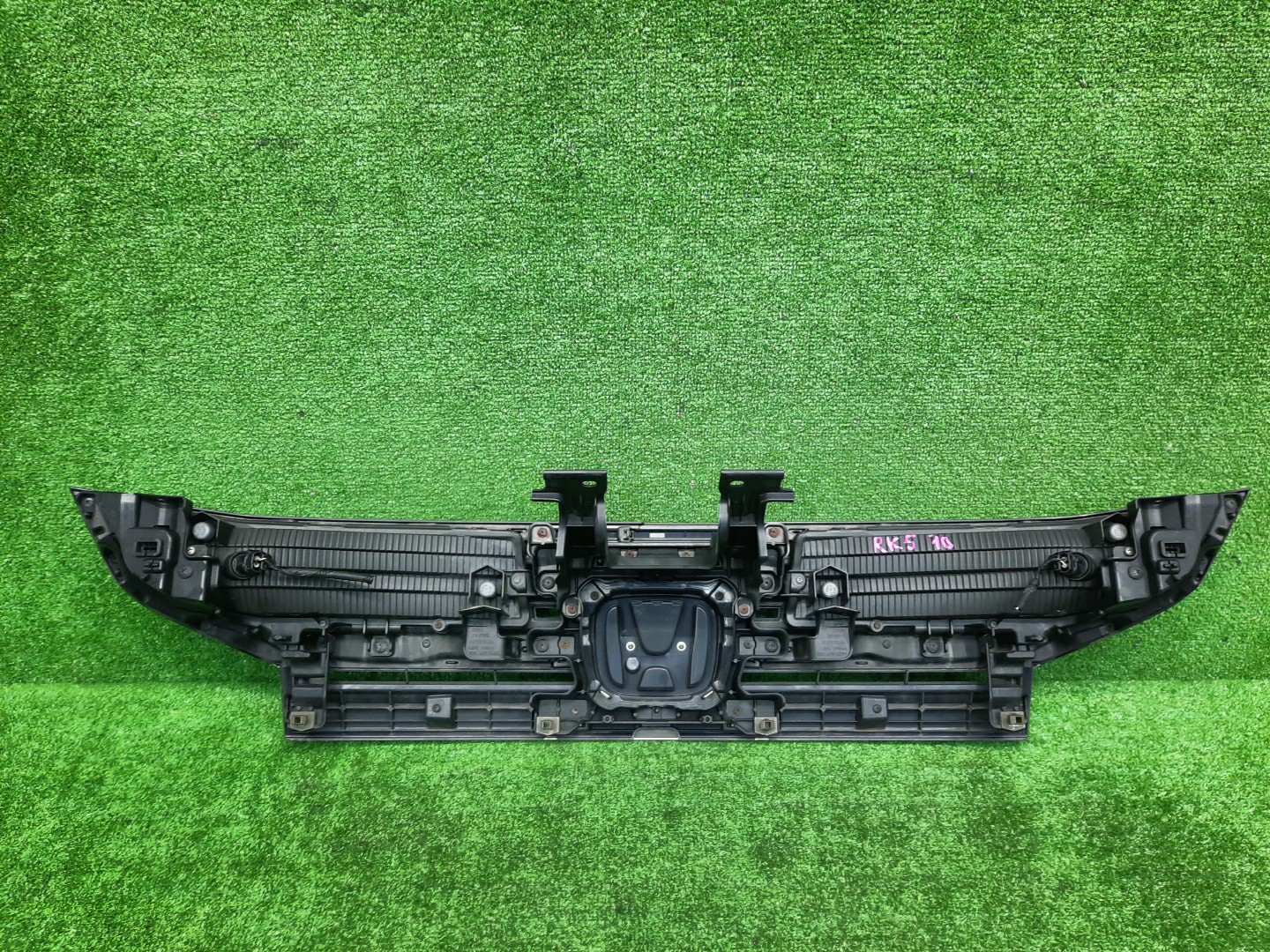Решетка радиатора HONDA STEPWGN RK5 71126-SZW-J01 2 ракурс Решетка радиатора HONDA STEPWGN RK5 71126-SZW-J01 2 ракурс