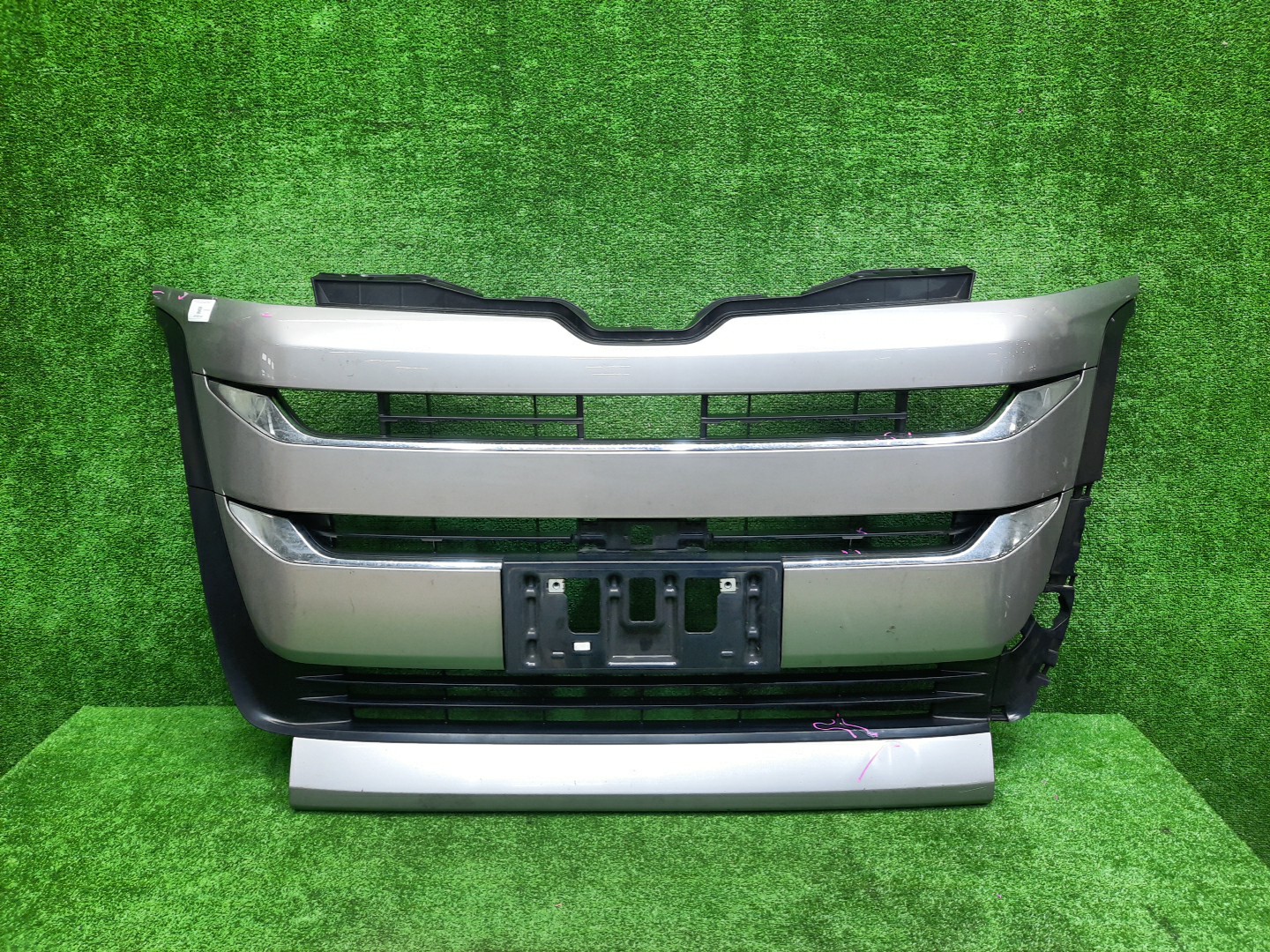 Решетка радиатора TOYOTA NOAH MZRA90W 53112-V1010 1 ракурс