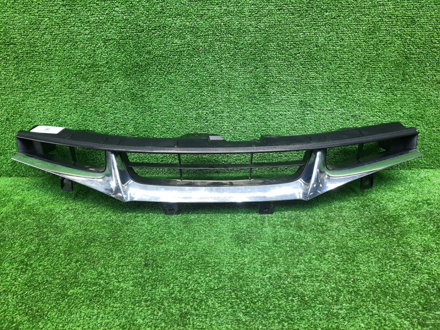 Решетка радиатора TOYOTA WISH ZGE20W, ZGE20G, ZGE25W, ZGE21G, ZGE22W, ZGE25G 53111-68140 1 ракурс