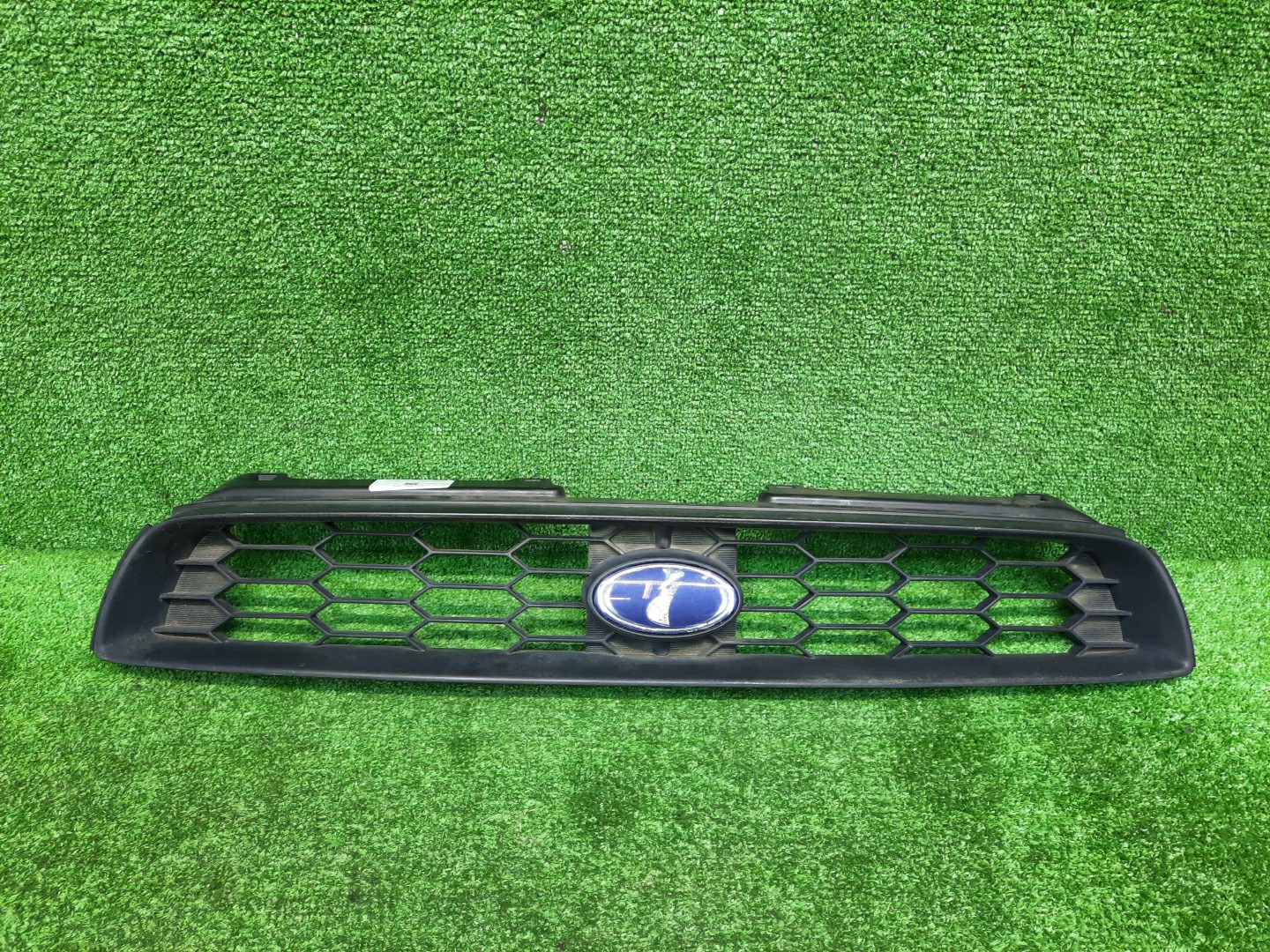 Решетка радиатора SUBARU IMPREZA GG2, GG9, GG3, GGA 91121-FE000 1 ракурс