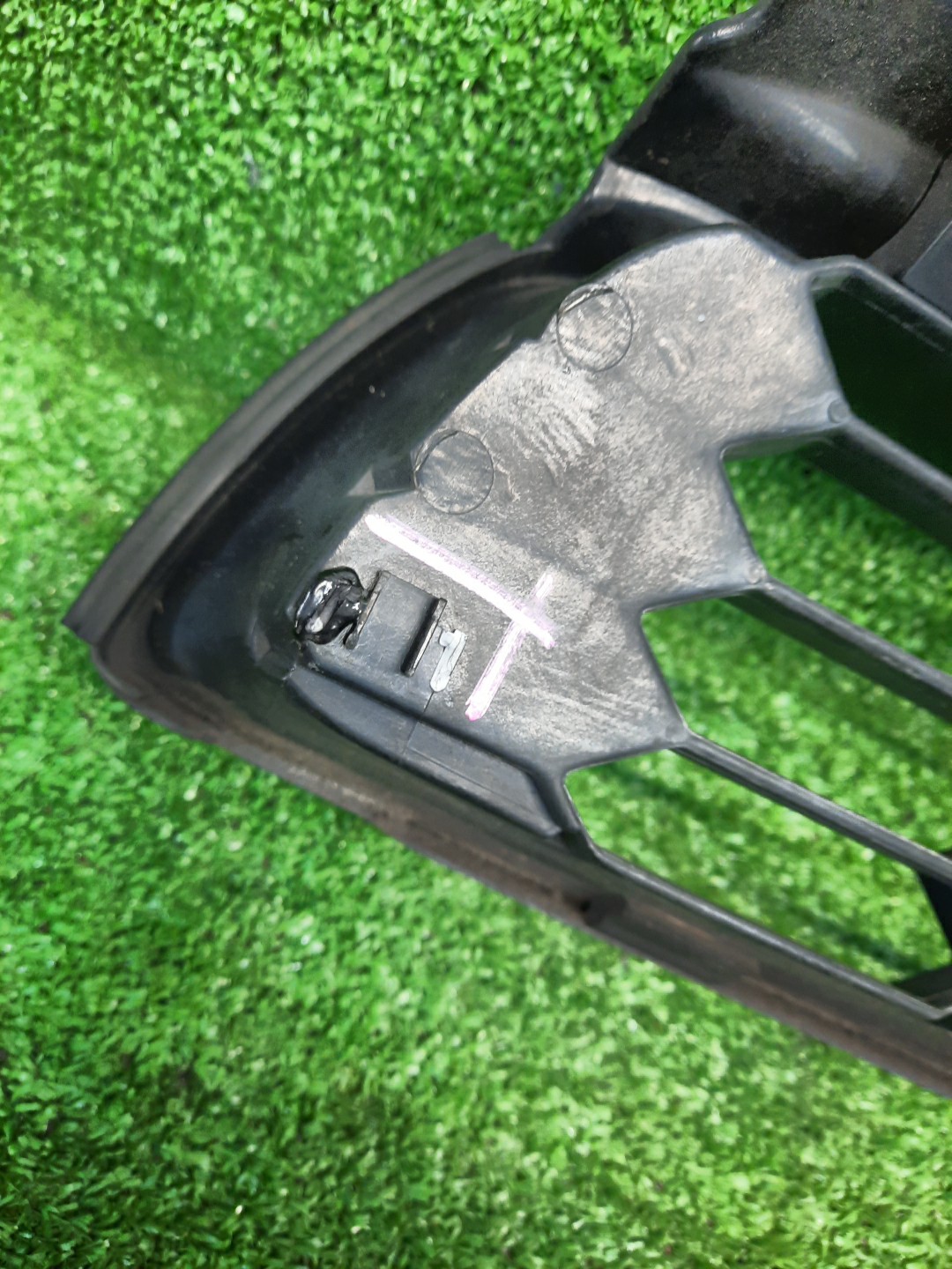 Решетка радиатора SUBARU IMPREZA GG2, GG9, GG3, GGA 91121-FE000 4 ракурс