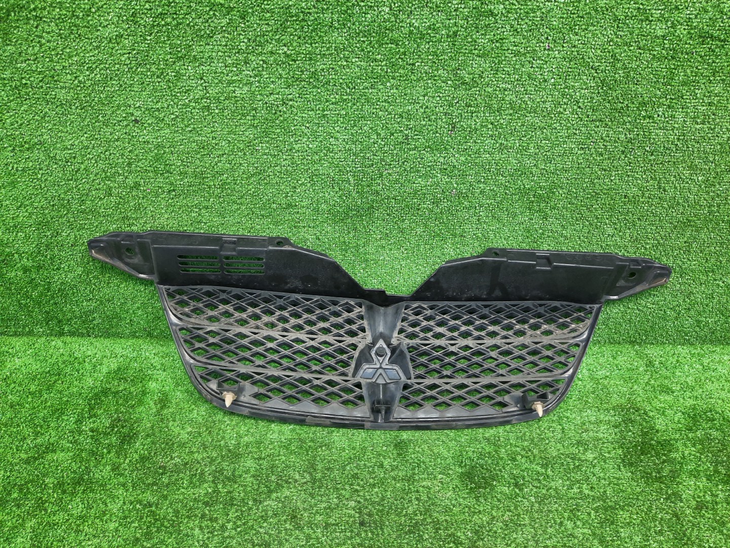 Решетка радиатора MITSUBISHI AIRTREK CU2W, CU4W MR971560 3 ракурс
