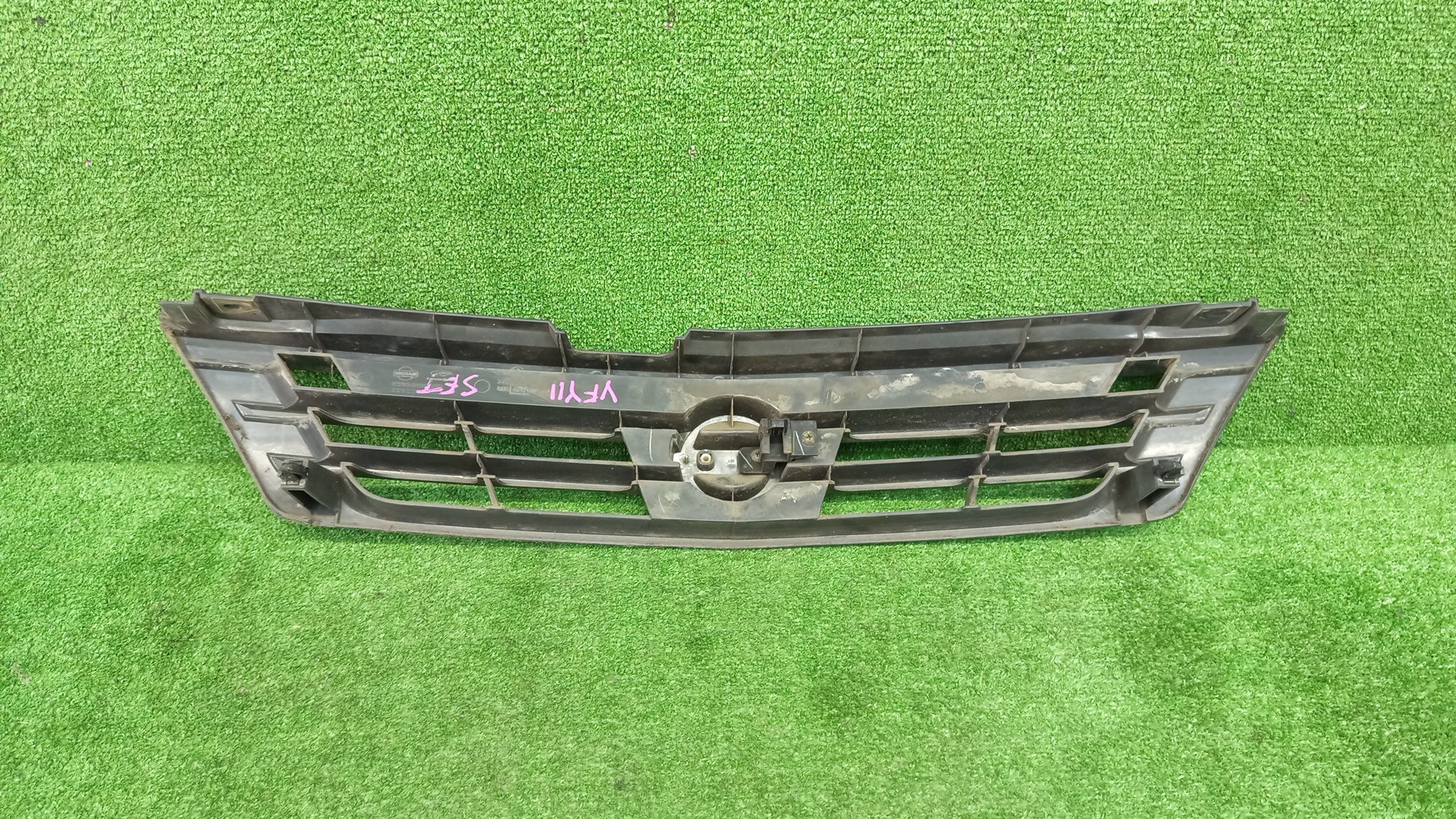Решетка радиатора NISSAN AD Y11 62310-WE400 2 ракурс