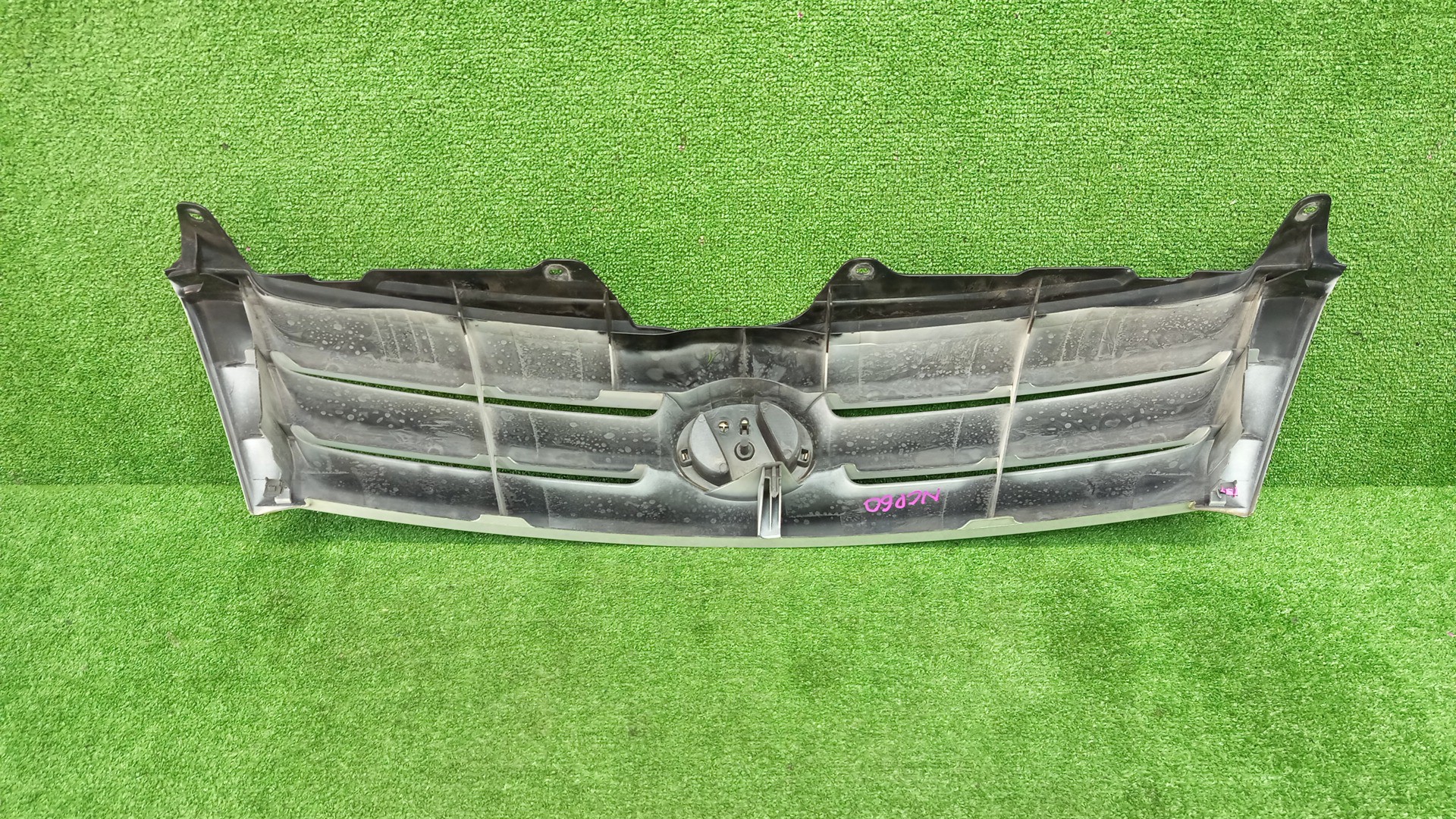 Решетка радиатора TOYOTA IST NCP60, NCP65, NCP61 53111-52400 3 ракурс