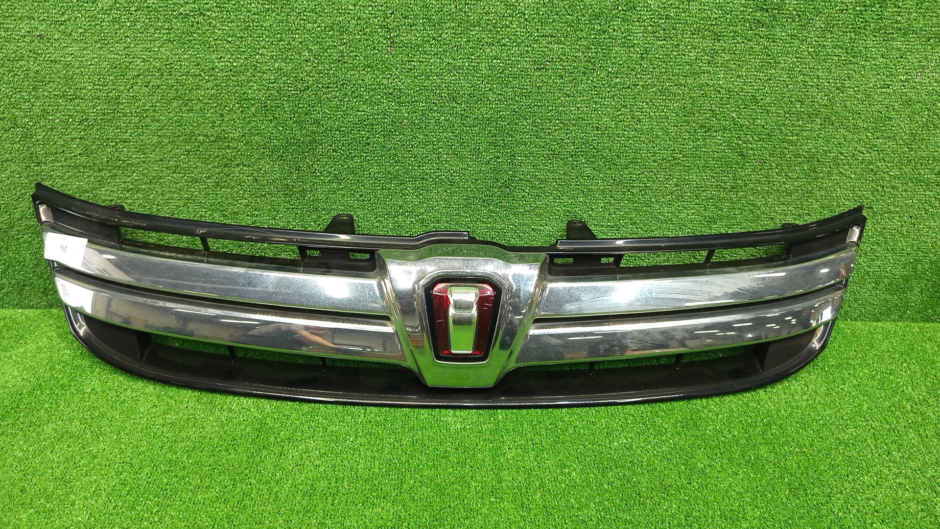 Решетка радиатора TOYOTA ISIS ZNM10, ZNM10W, ANM10, ANM10W, ANM15, ANM15W, ZGM10, ZGM10W, ZGM11, ZGM11W, ZGM15, ZGM15W, ANM10G, ZGM10G, ANM15G, ZNM10G, ZGM11G, ZGM15G 53114-44010 1 ракурс