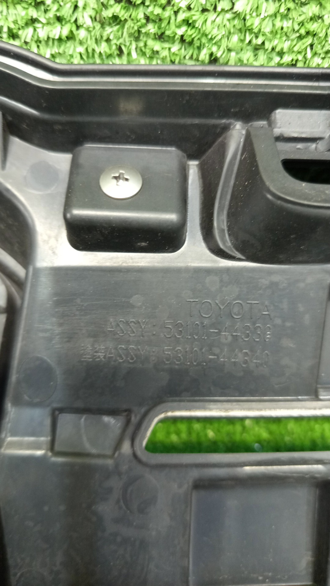 Решетка радиатора TOYOTA ISIS ZNM10, ZNM10W, ANM10, ANM10W, ANM15, ANM15W, ZGM10, ZGM10W, ZGM11, ZGM11W, ZGM15, ZGM15W, ANM10G, ZGM10G, ANM15G, ZNM10G, ZGM11G, ZGM15G 53114-44010 4 ракурс