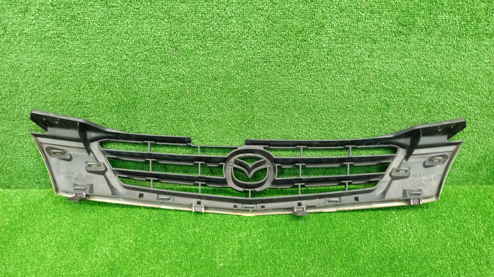 Решетка радиатора MAZDA DEMIO DW3W, DW5W D2675071 2 ракурс