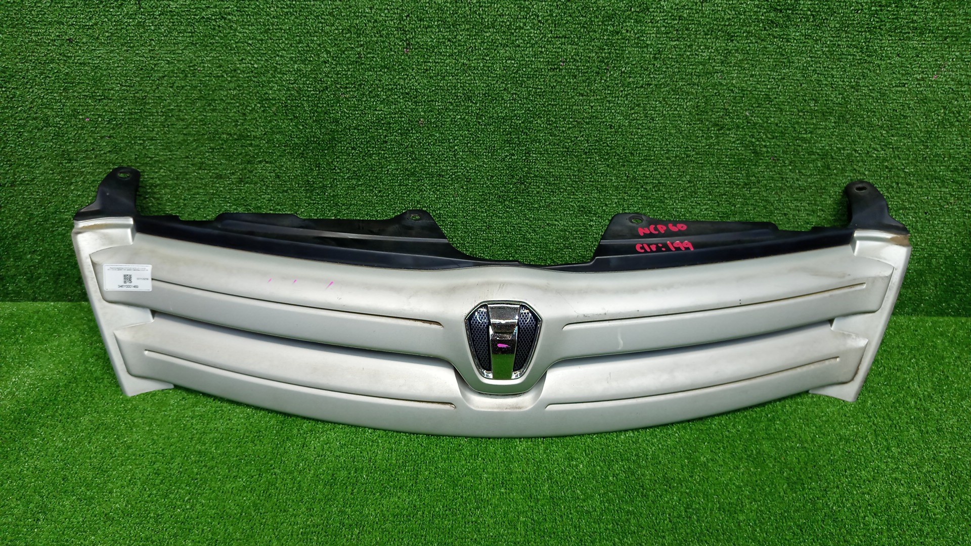 Решетка радиатора TOYOTA IST NCP60, NCP65, NCP61 53111-52190 1 ракурс