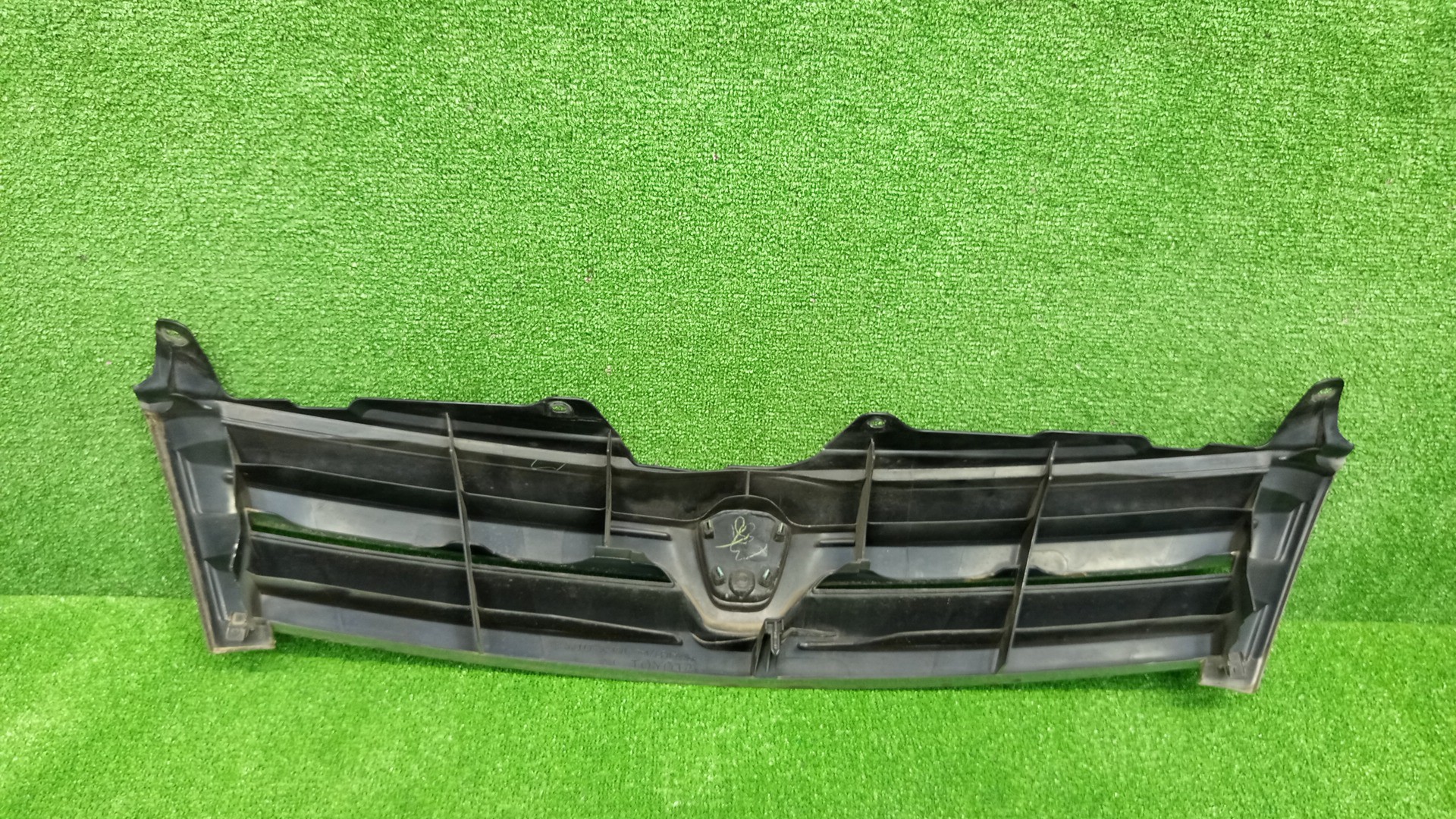 Решетка радиатора TOYOTA IST NCP60, NCP65, NCP61 53111-52190 3 ракурс