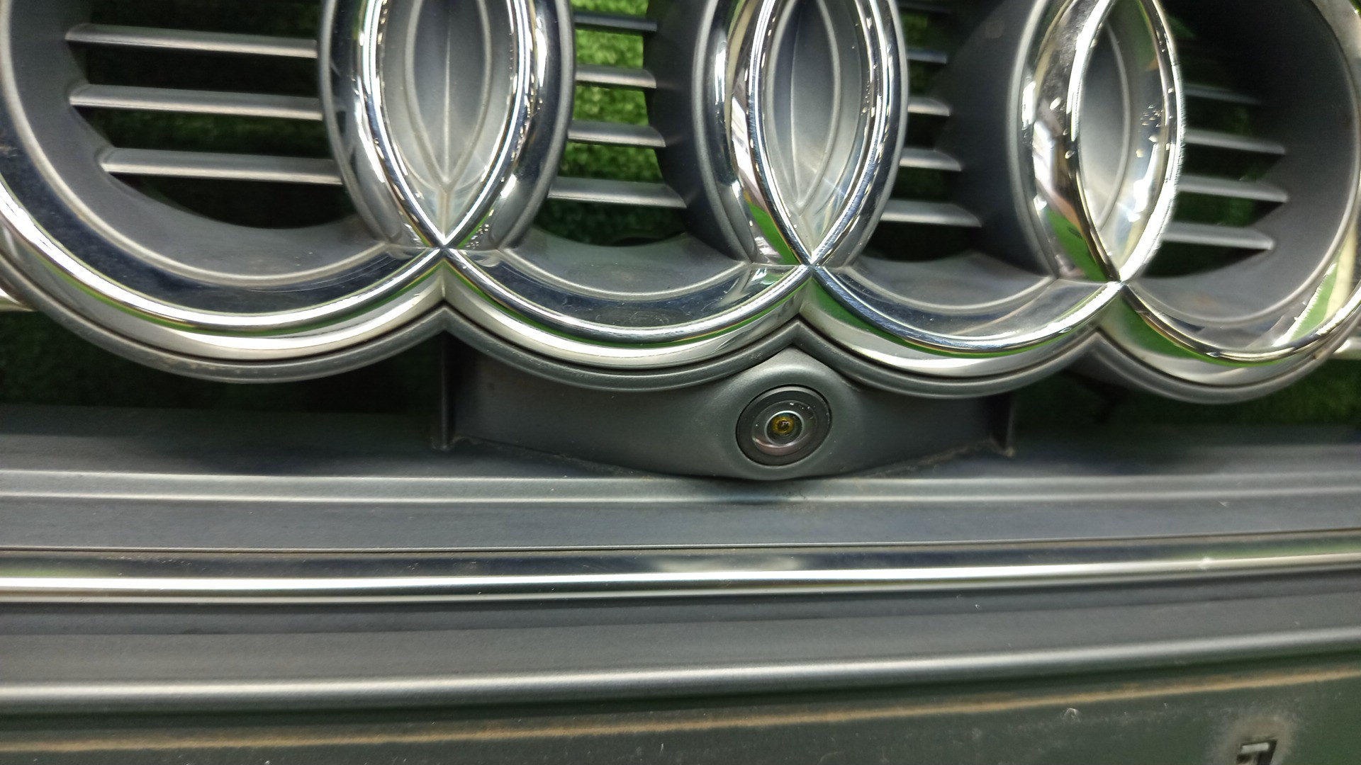 Решетка радиатора AUDI A4 8W2 BTA-7011301 2 ракурс
