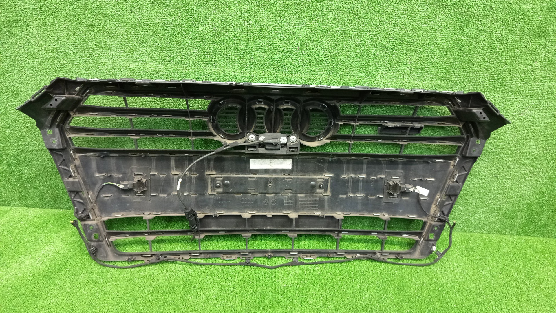 Решетка радиатора AUDI A4 8W2 BTA-7011301 3 ракурс