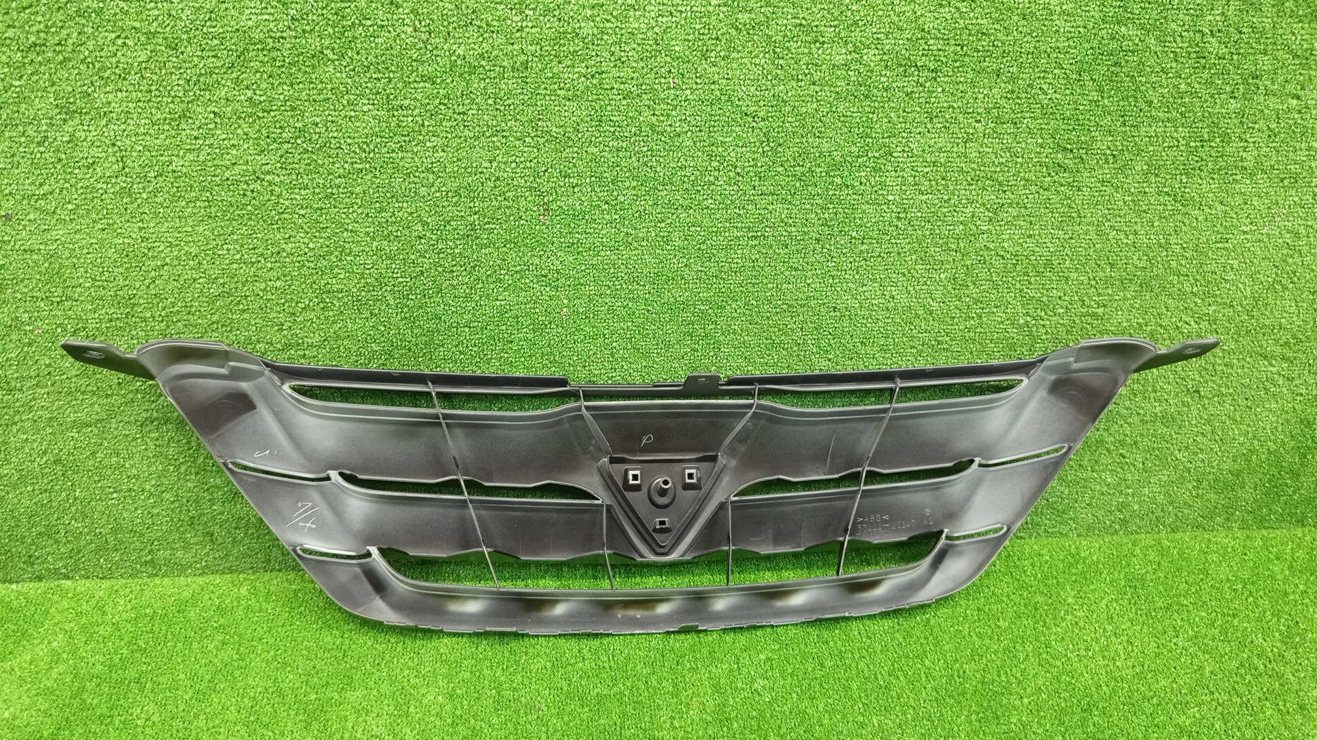 Решетка радиатора TOYOTA CALDINA ST246W, AZT241W, AZT246W, ZZT241W 53111-21140 3 ракурс