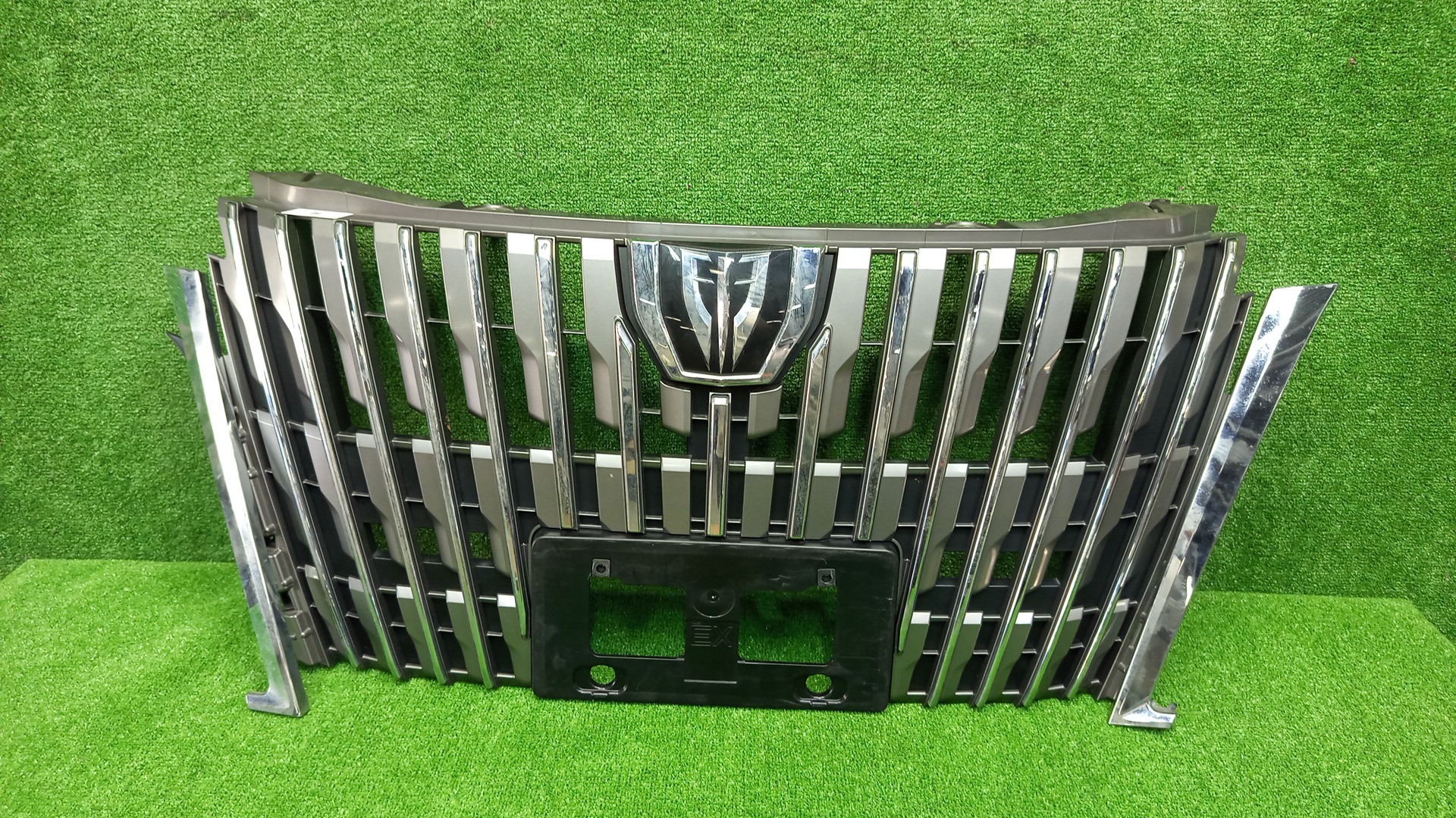 Решетка радиатора TOYOTA ESQUIRE ZRR80G 53101-28630/53111-28770 1 ракурс