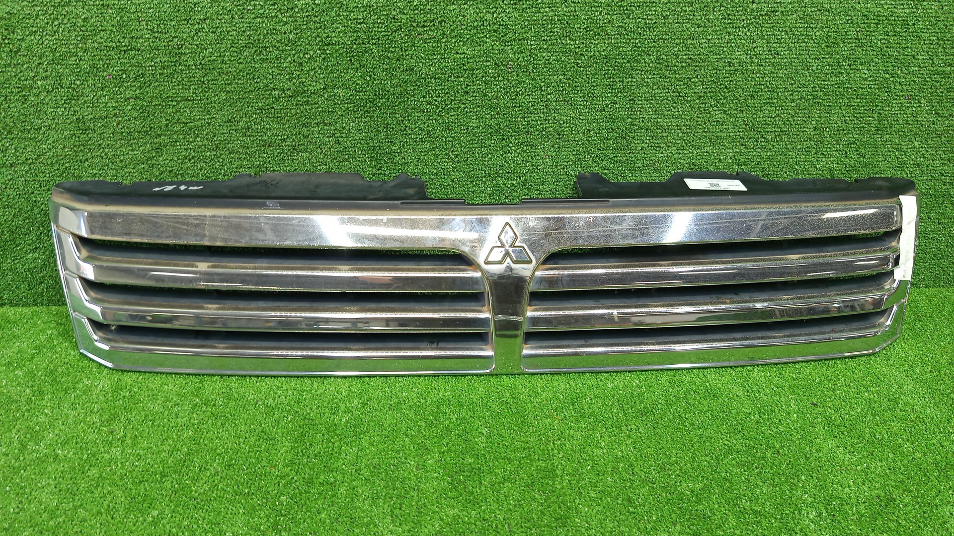 Решетка радиатора MITSUBISHI CHARIOT GRANDIS, CHARIOT N84W, N94W, N96W, N86W MR275627 1 ракурс