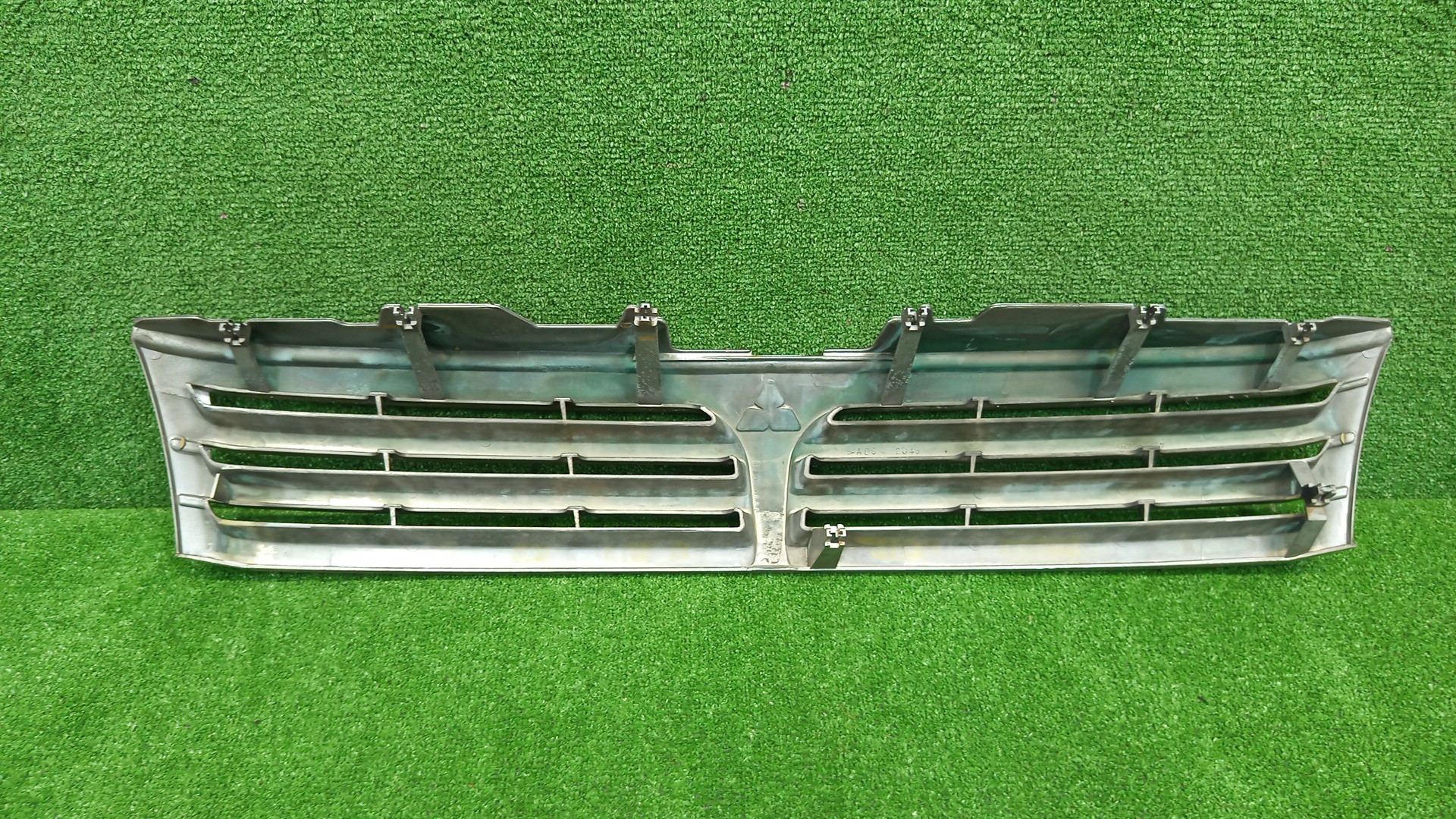Решетка радиатора MITSUBISHI CHARIOT GRANDIS, CHARIOT N84W, N94W, N96W, N86W MR275627 3 ракурс