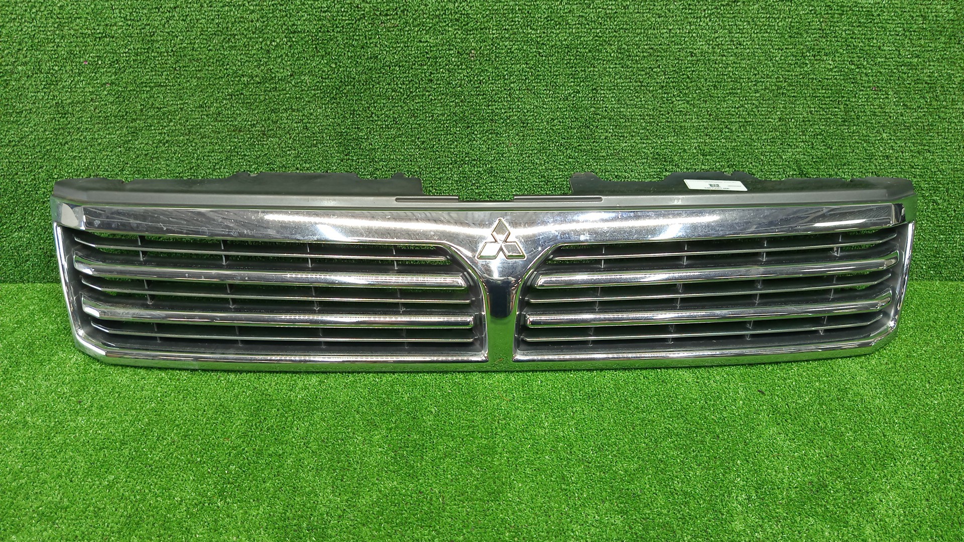 Решетка радиатора MITSUBISHI CHARIOT GRANDIS, CHARIOT N84W, N94W, N96W, N86W MR533444 1 ракурс